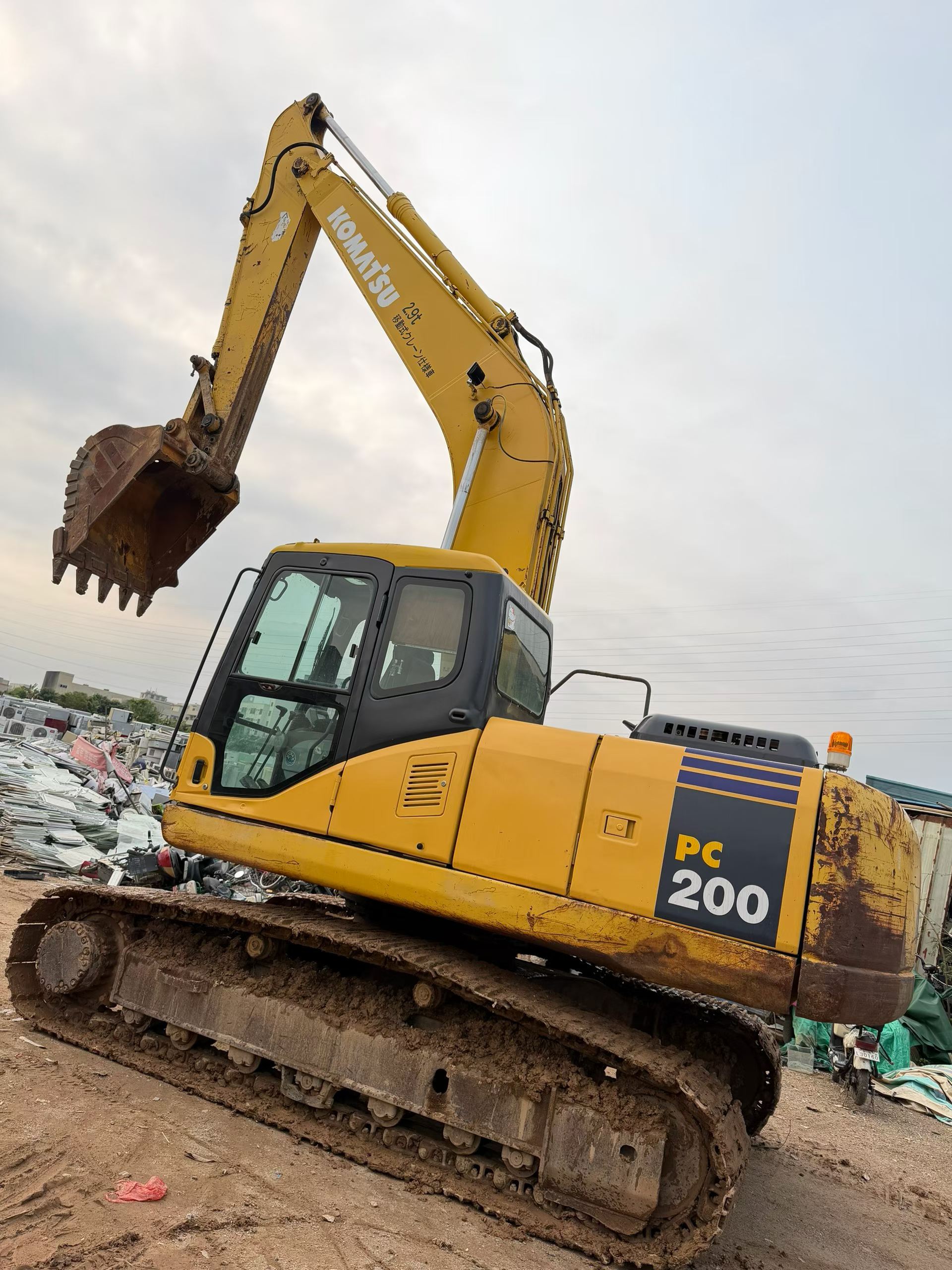 Buy 小松 PC200-7 Used Excavator