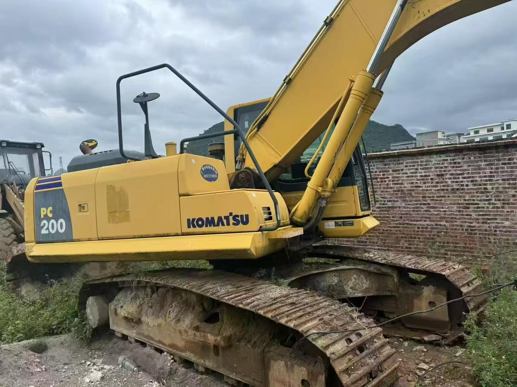 Buy Komatsu PC200-8 Used Excavator / 3
