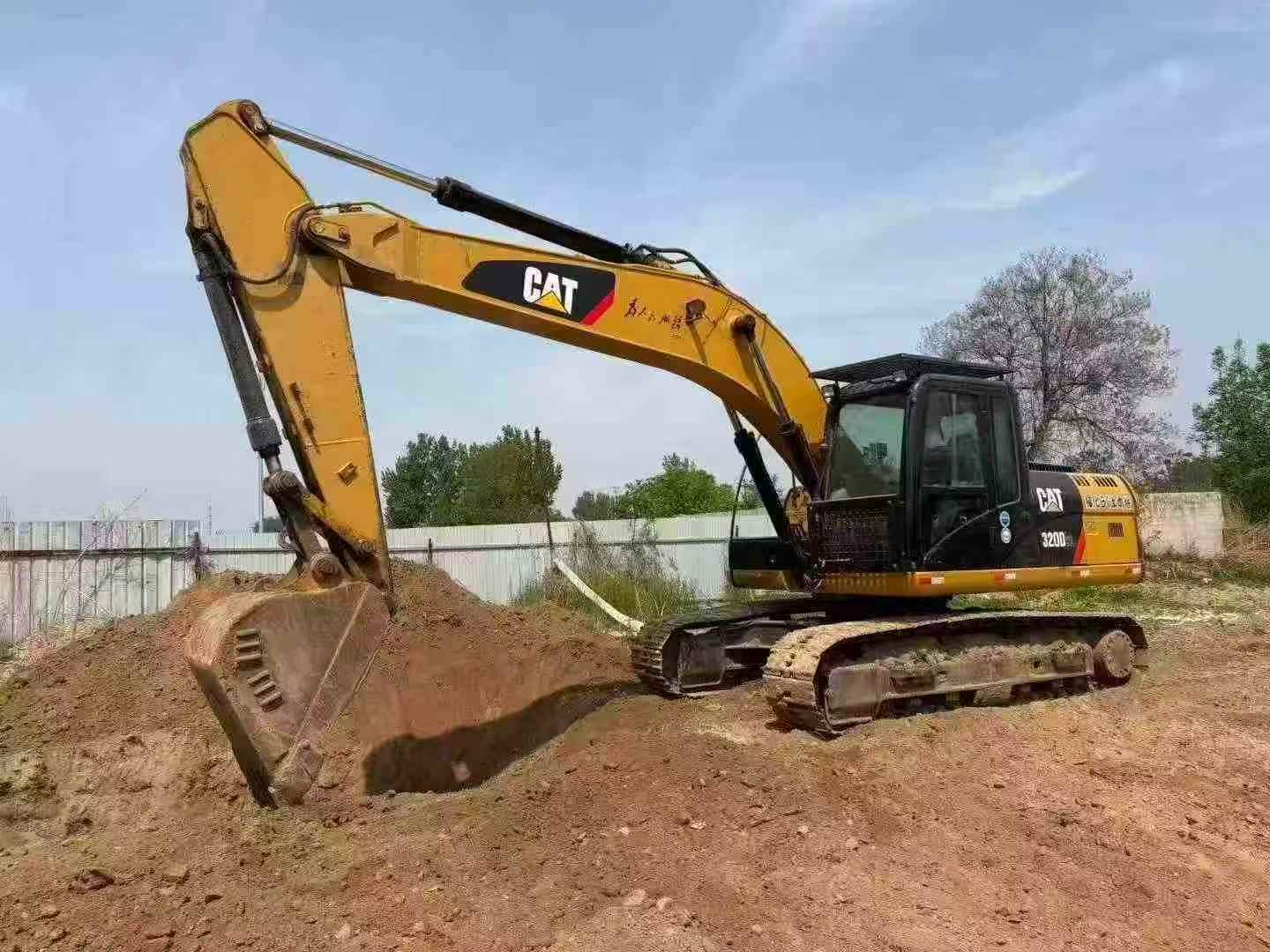 Buy Caterpillar 320D Used Excavator / 4