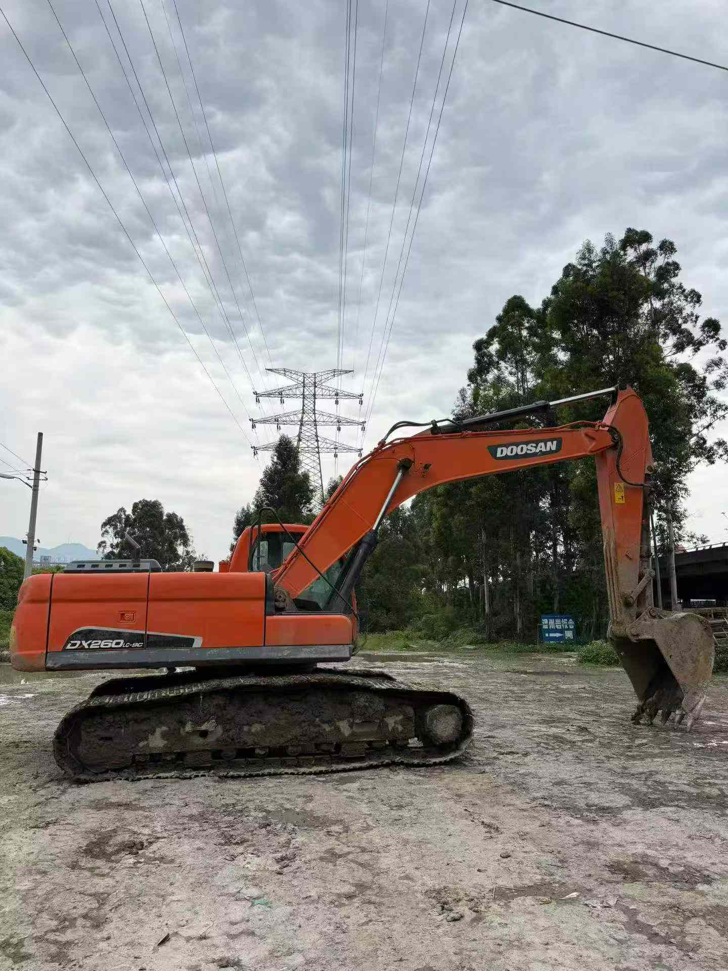 Buy Doosan DX260LC-9C Used Excavator / 3