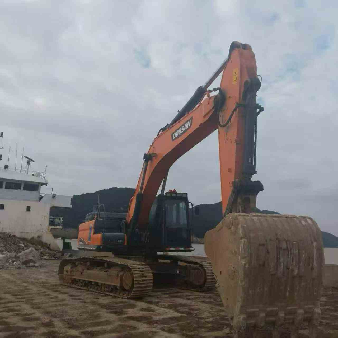 Buy Doosan DH360-V Used Excavator / 3