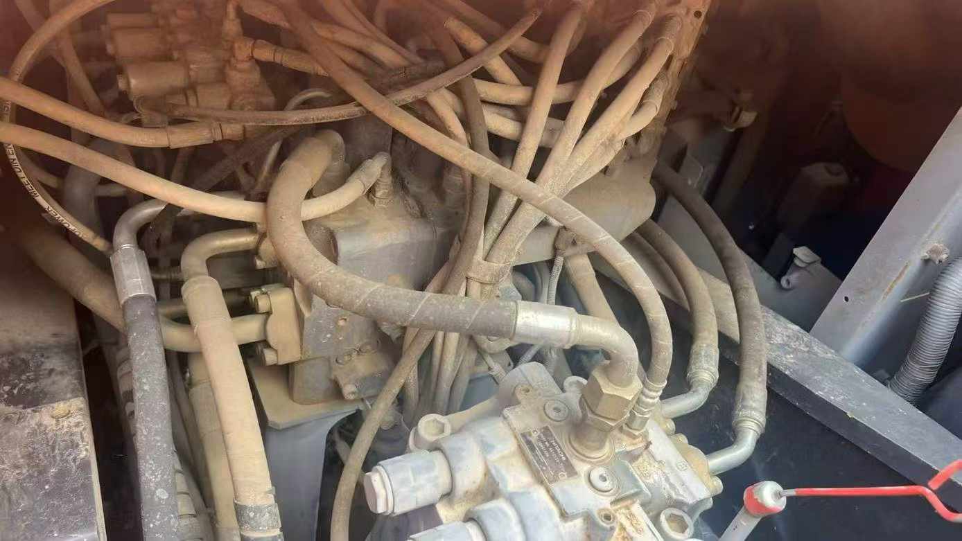 Buy Hitachi ZX200-5G Used Excavator / 3