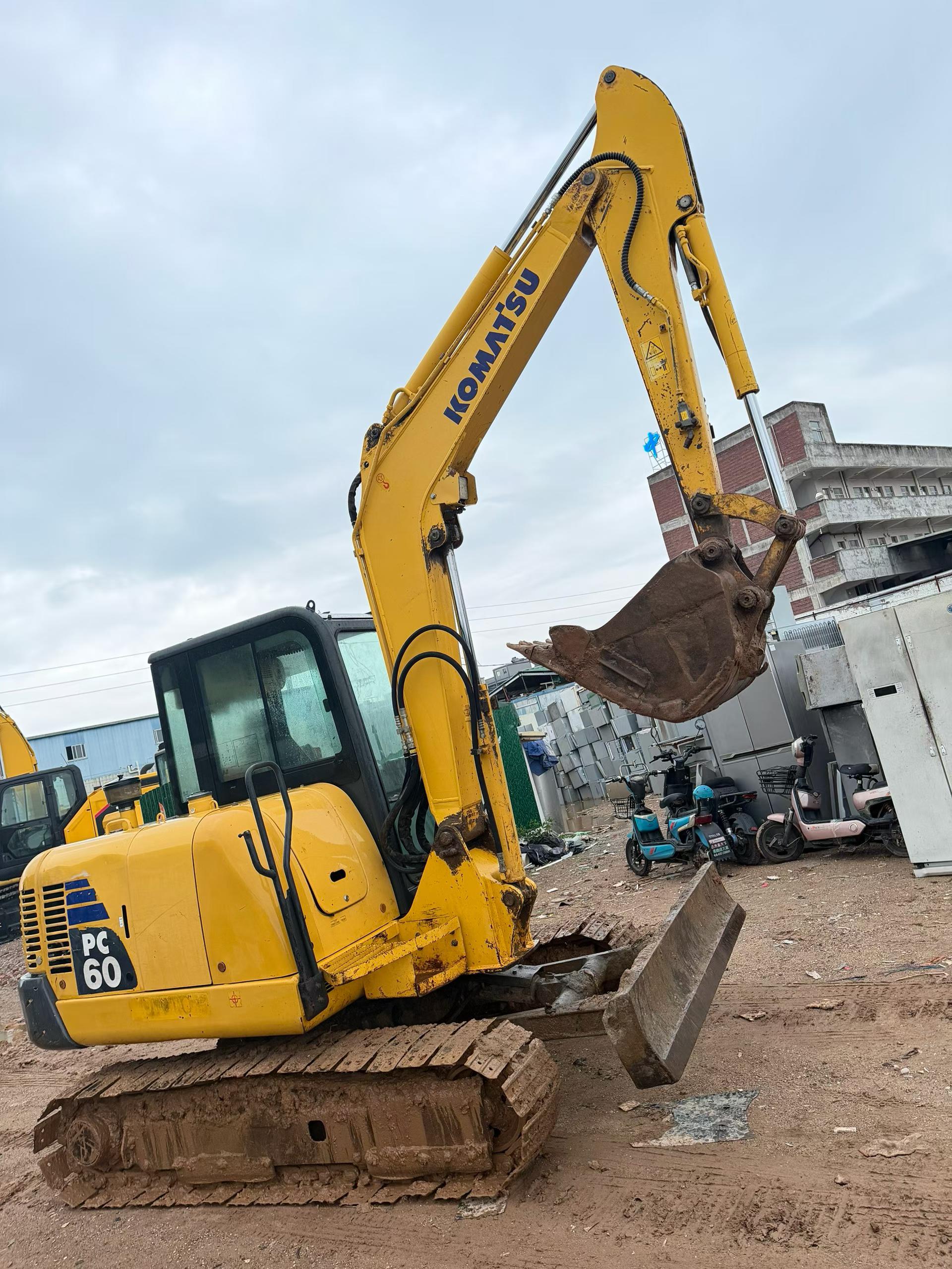 Купить Подержанный Экскаватор Komatsu PC56-7 / 2