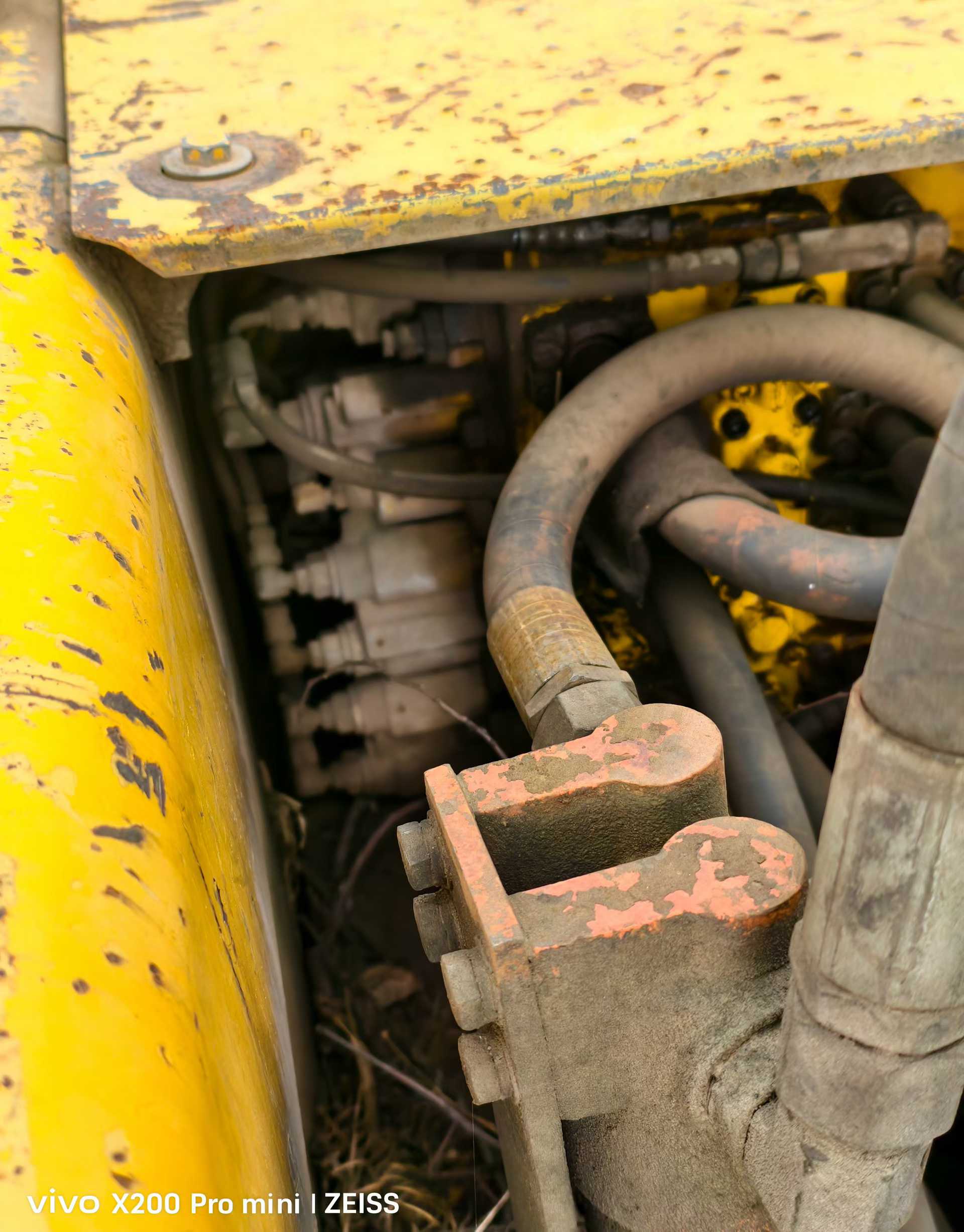 Buy Komatsu PC240-6 Used Excavator / 6