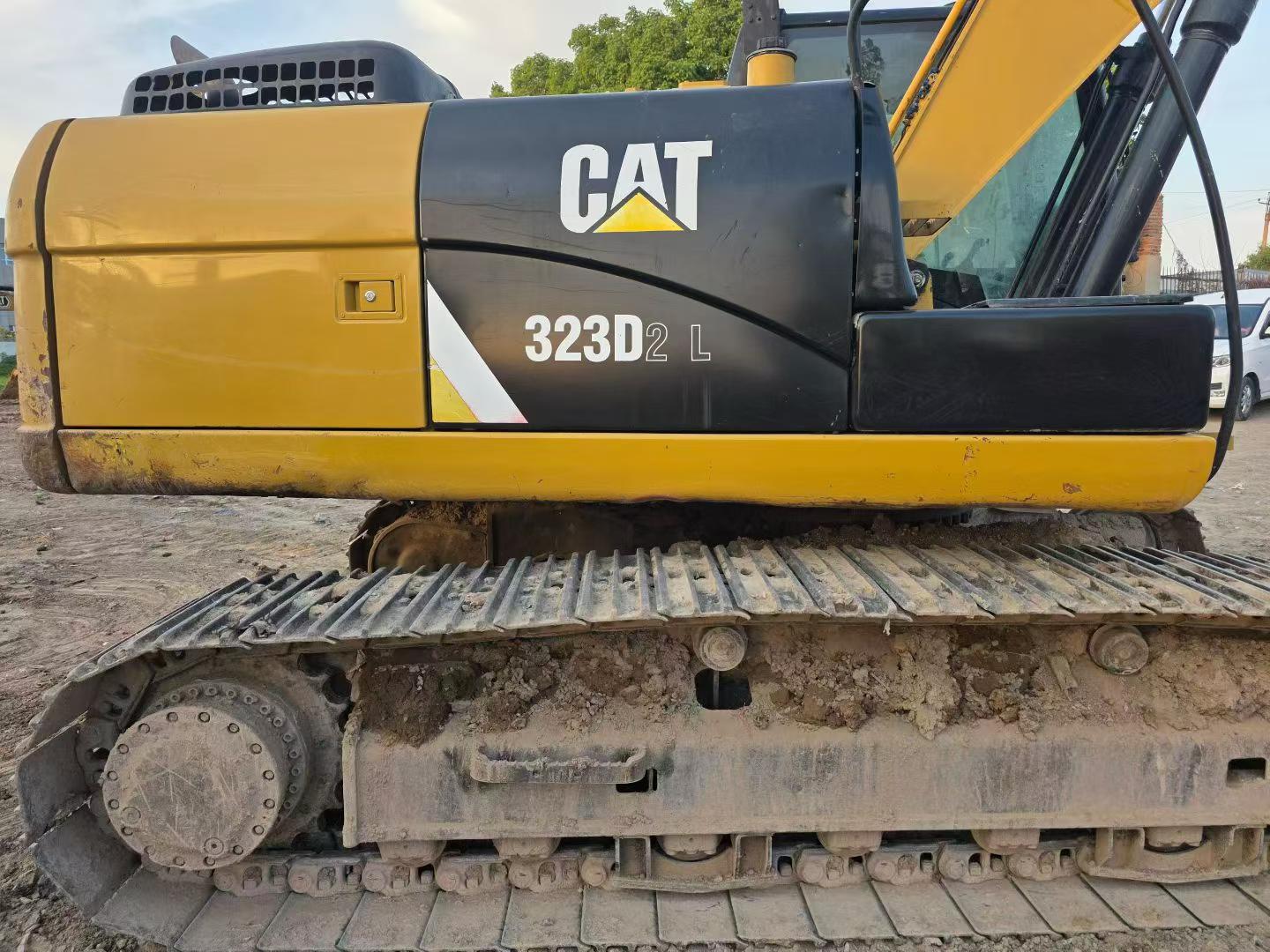 Buy Caterpillar 323D2L Used Excavator / 4