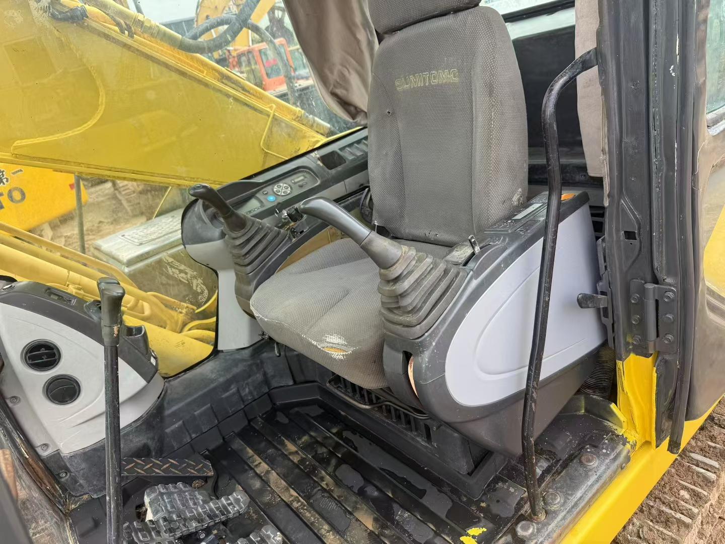 Buy Sumitomo SH200A5 Used Excavator / 3