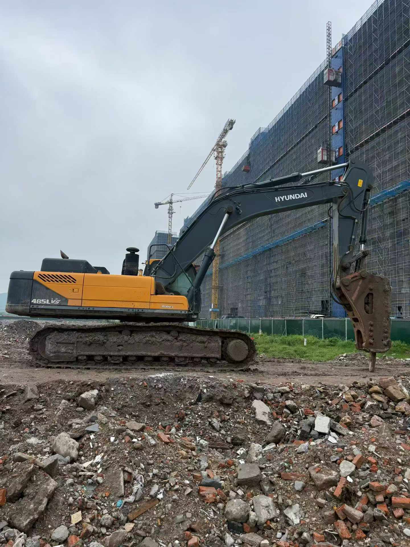 Buy Hyundai R485LVS Used Excavator / 3