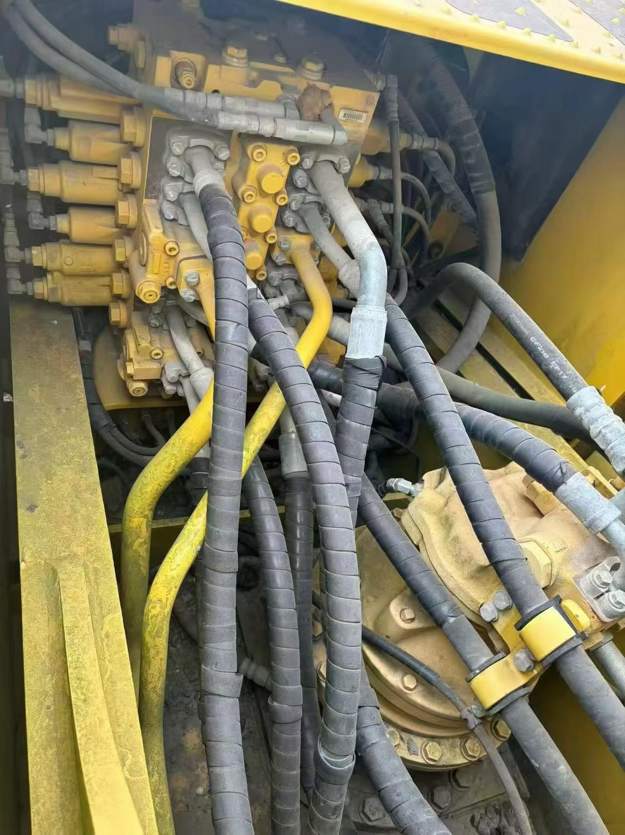 Buy Komatsu PC200-8 Used Excavator / 4