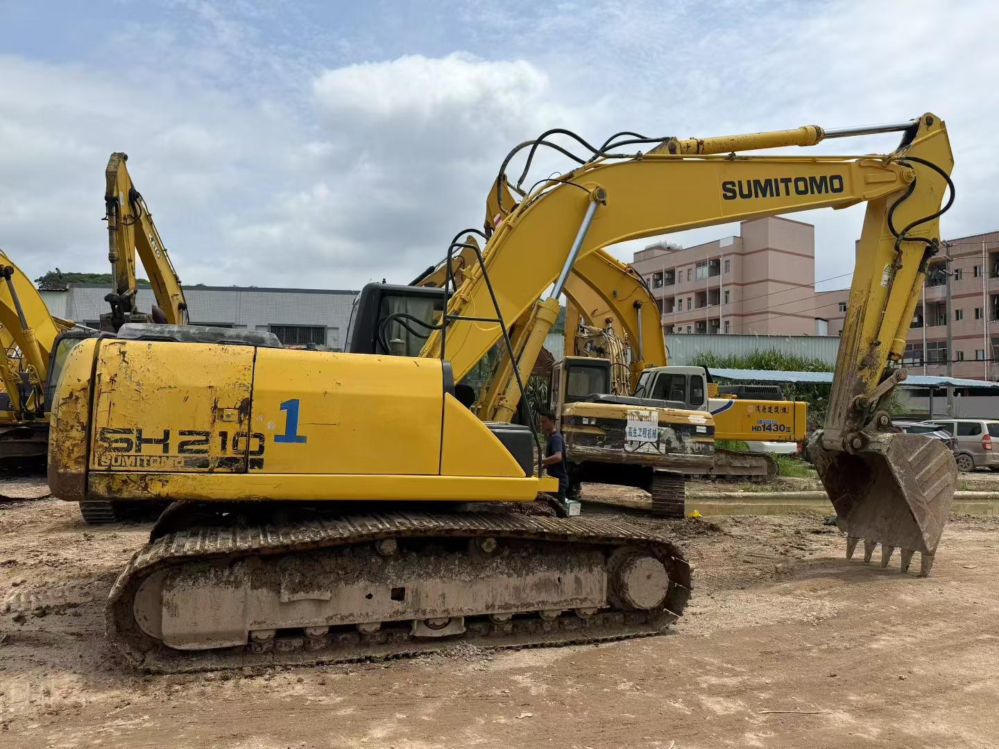 Buy Sumitomo SH200A5 Used Excavator / 2