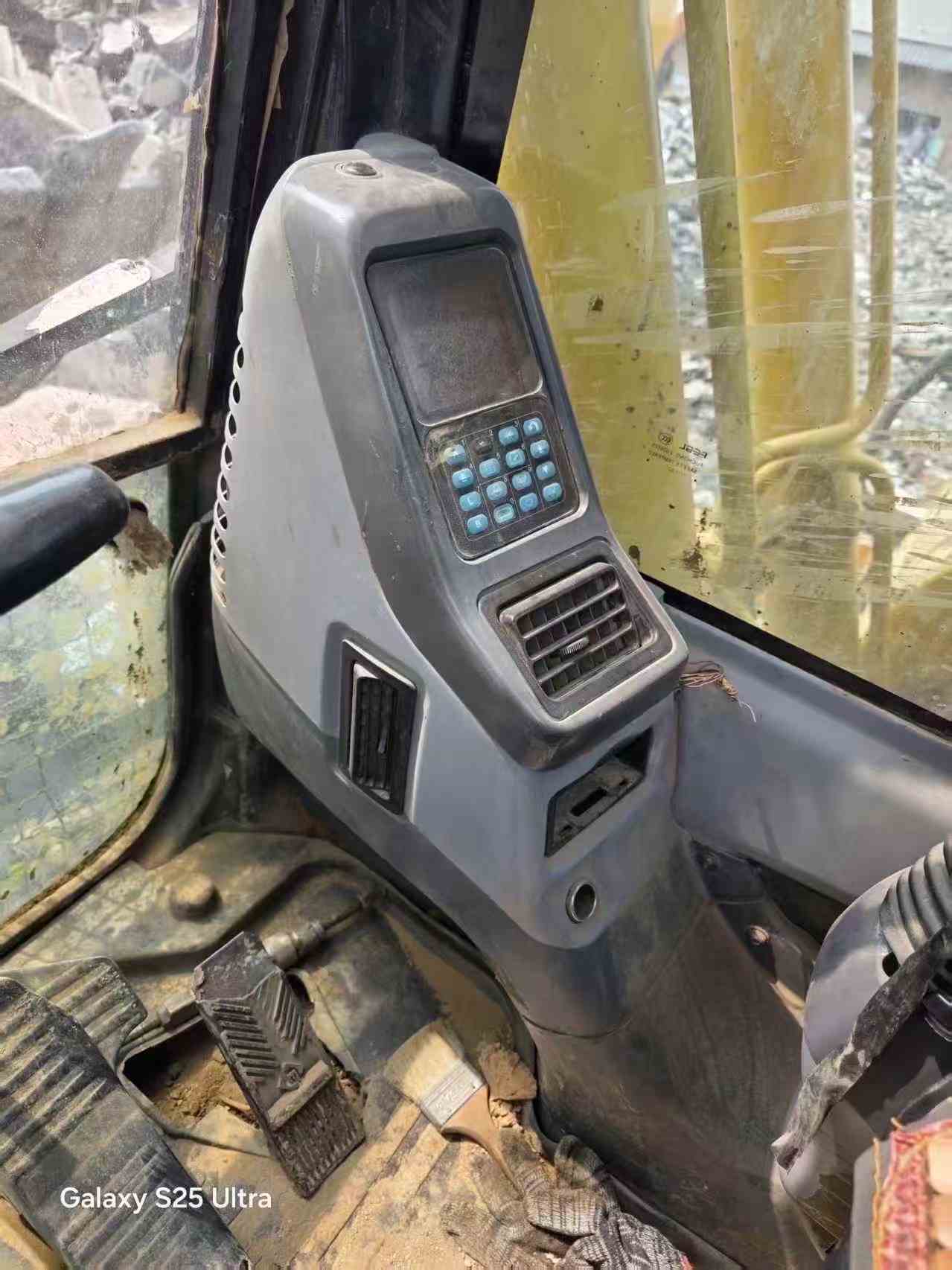 Buy Komatsu PC210-7 Used Excavator / 2