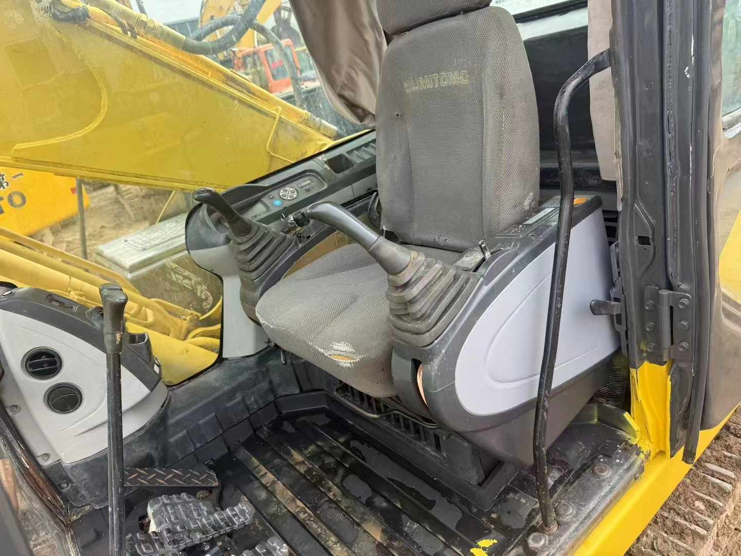 Buy Sumitomo SH200A5 Used Excavator / 3