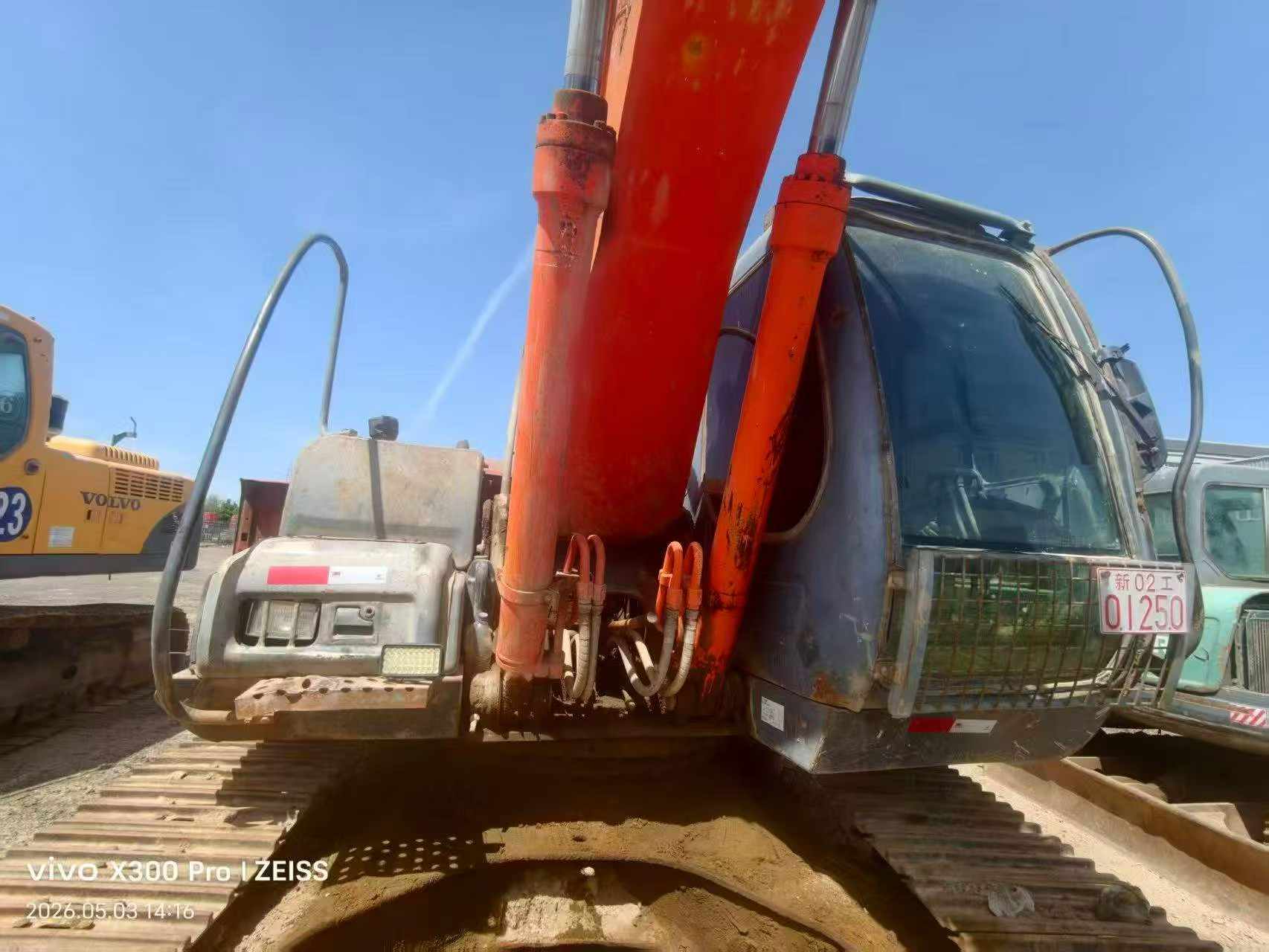 Buy Hitachi EX200 Used Excavator / 2