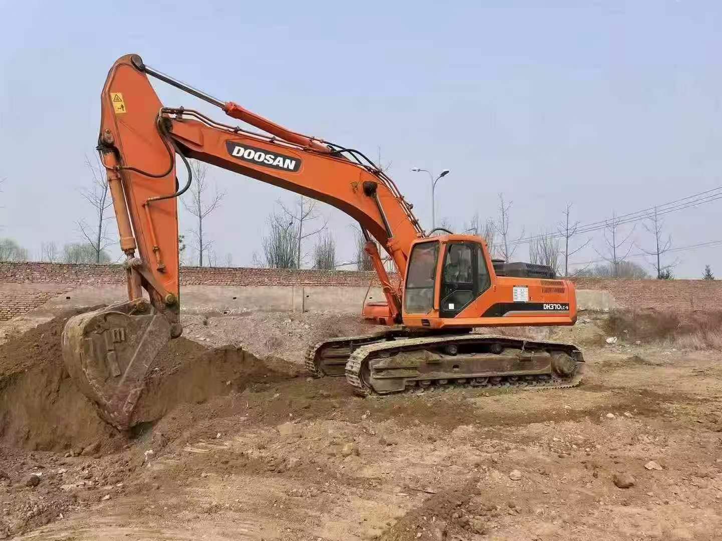 Buy Doosan DH370LC-9 Used Excavator / 2