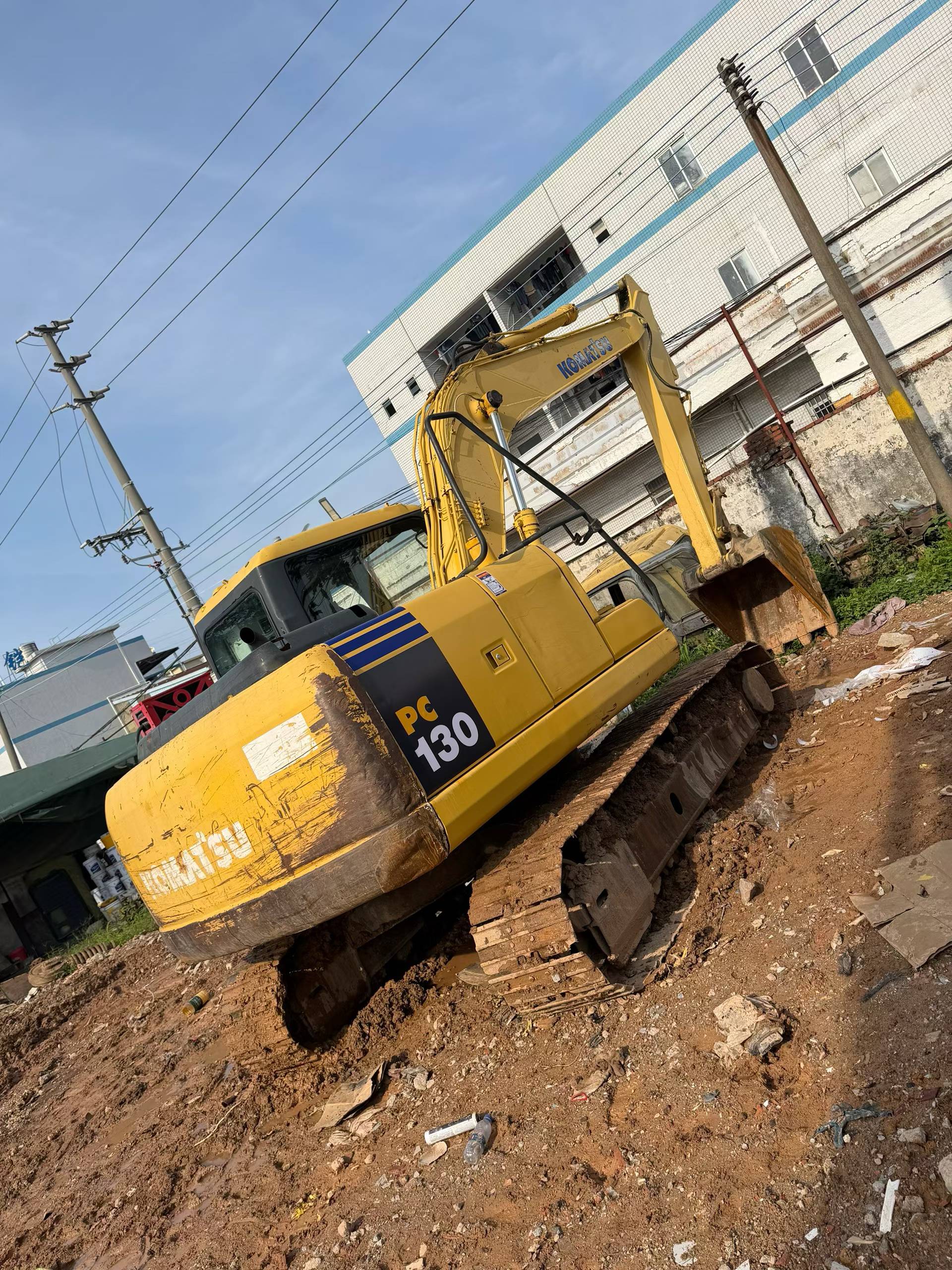 شراء حفارة Komatsu PC130-7 مستعملة / 2