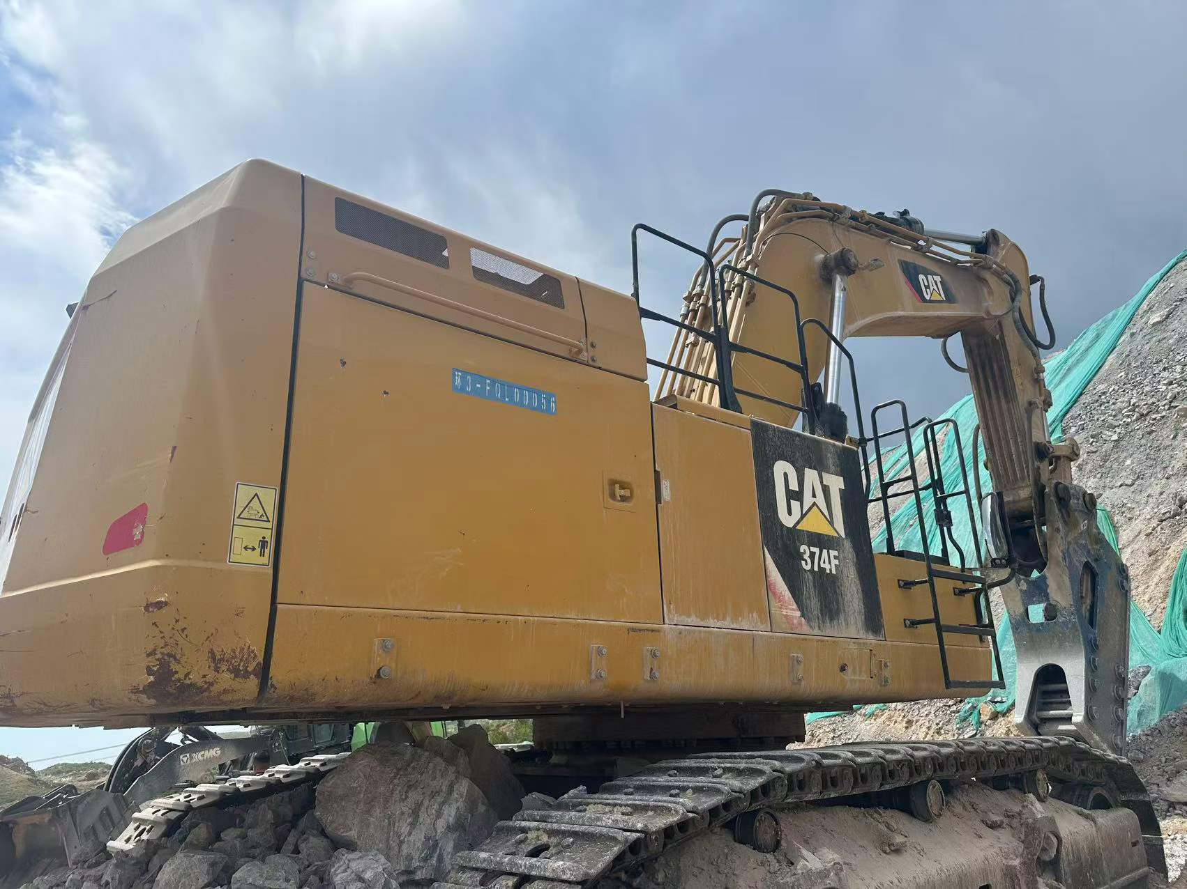 Buy Caterpillar 374D Used Excavator / 2