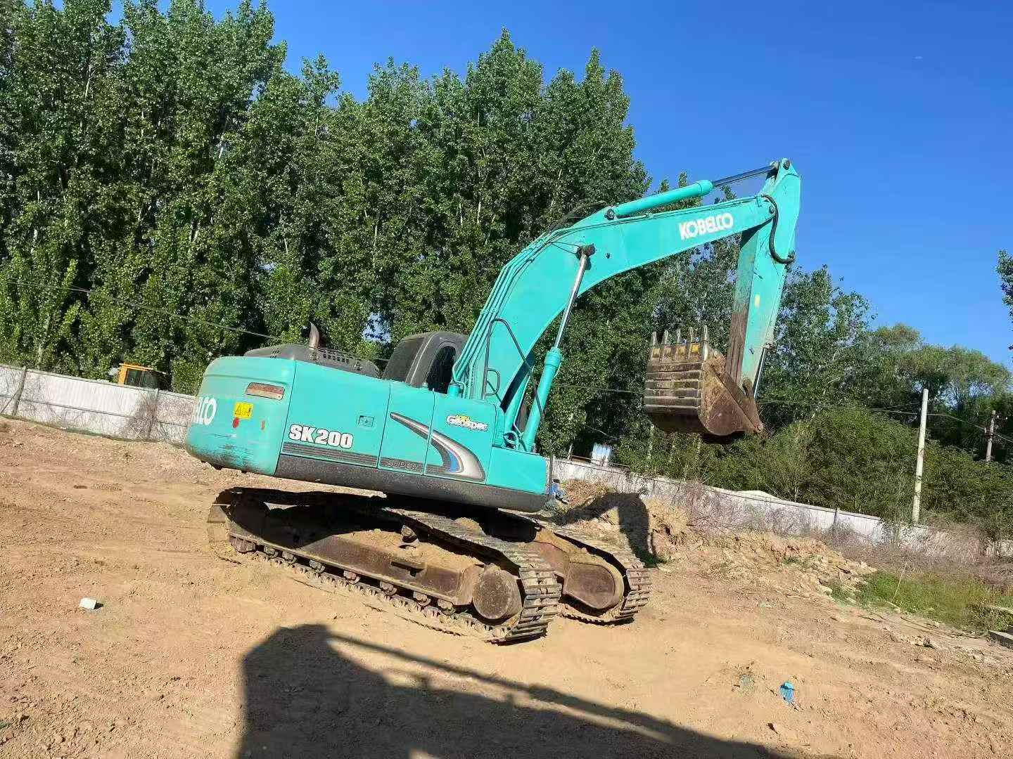 Buy Kobelco SK200 Used Excavator / 2