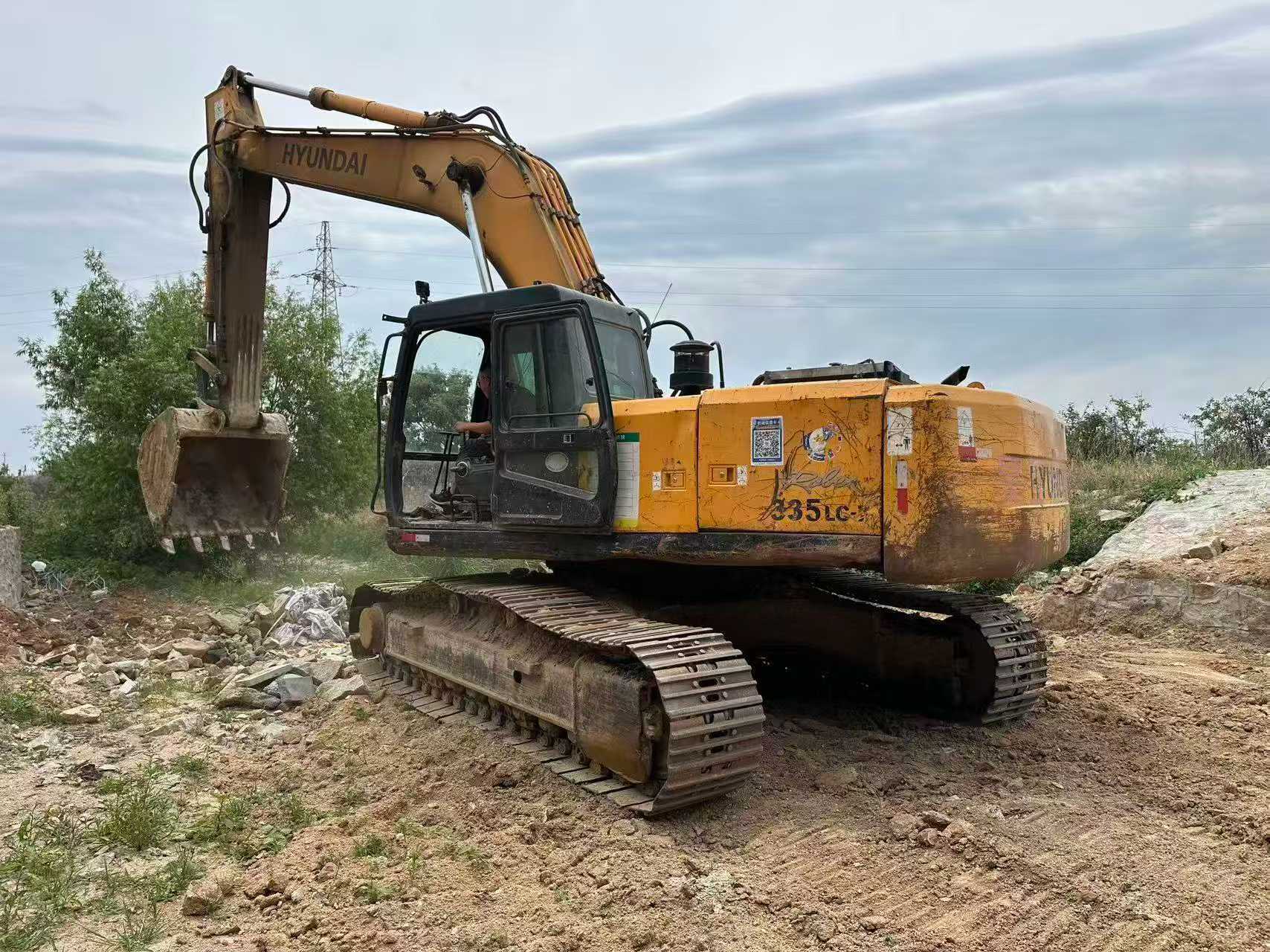 Buy Hyundai R305LVS Used Excavator / 8