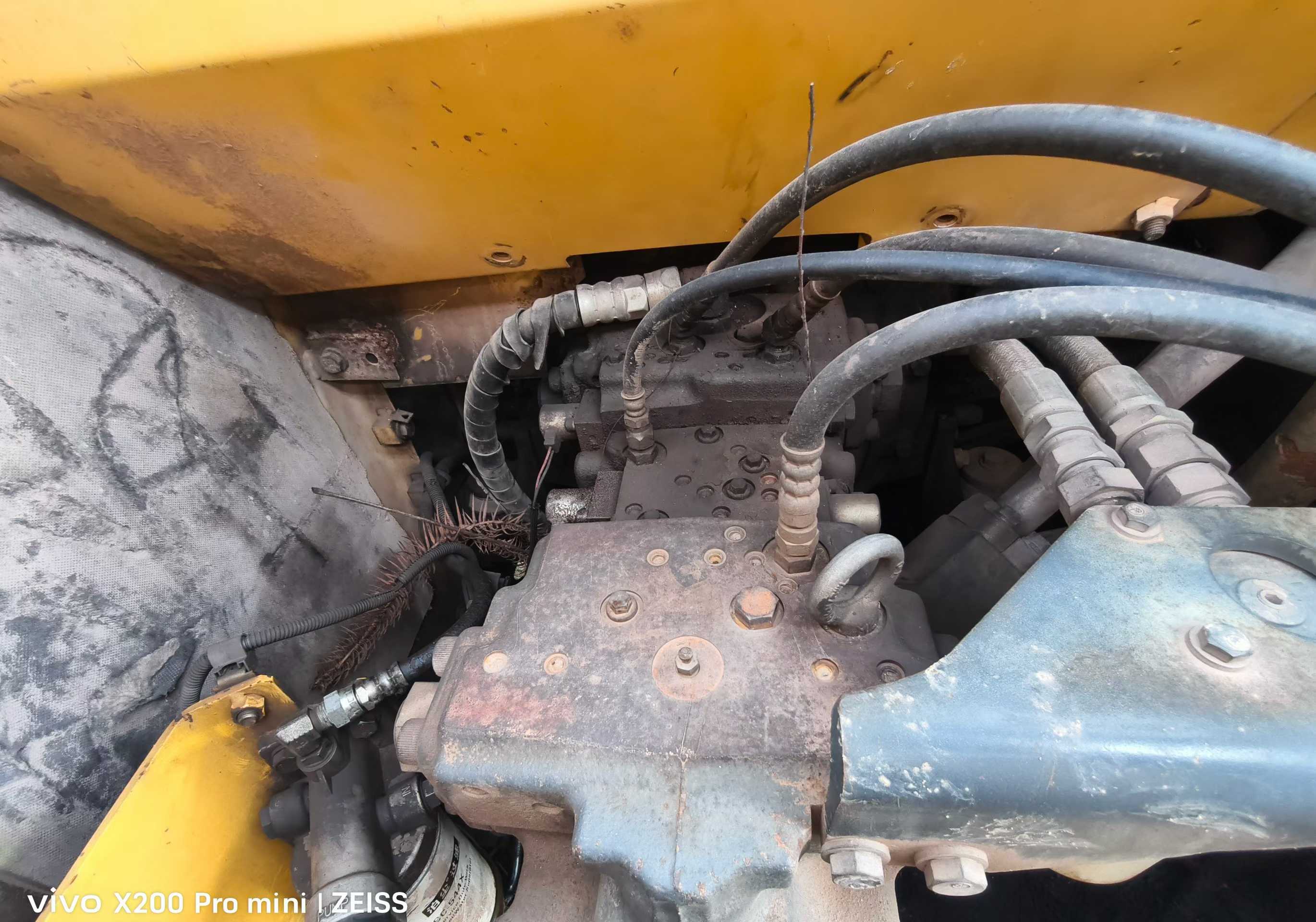 Buy Komatsu PC240-6 Used Excavator / 7