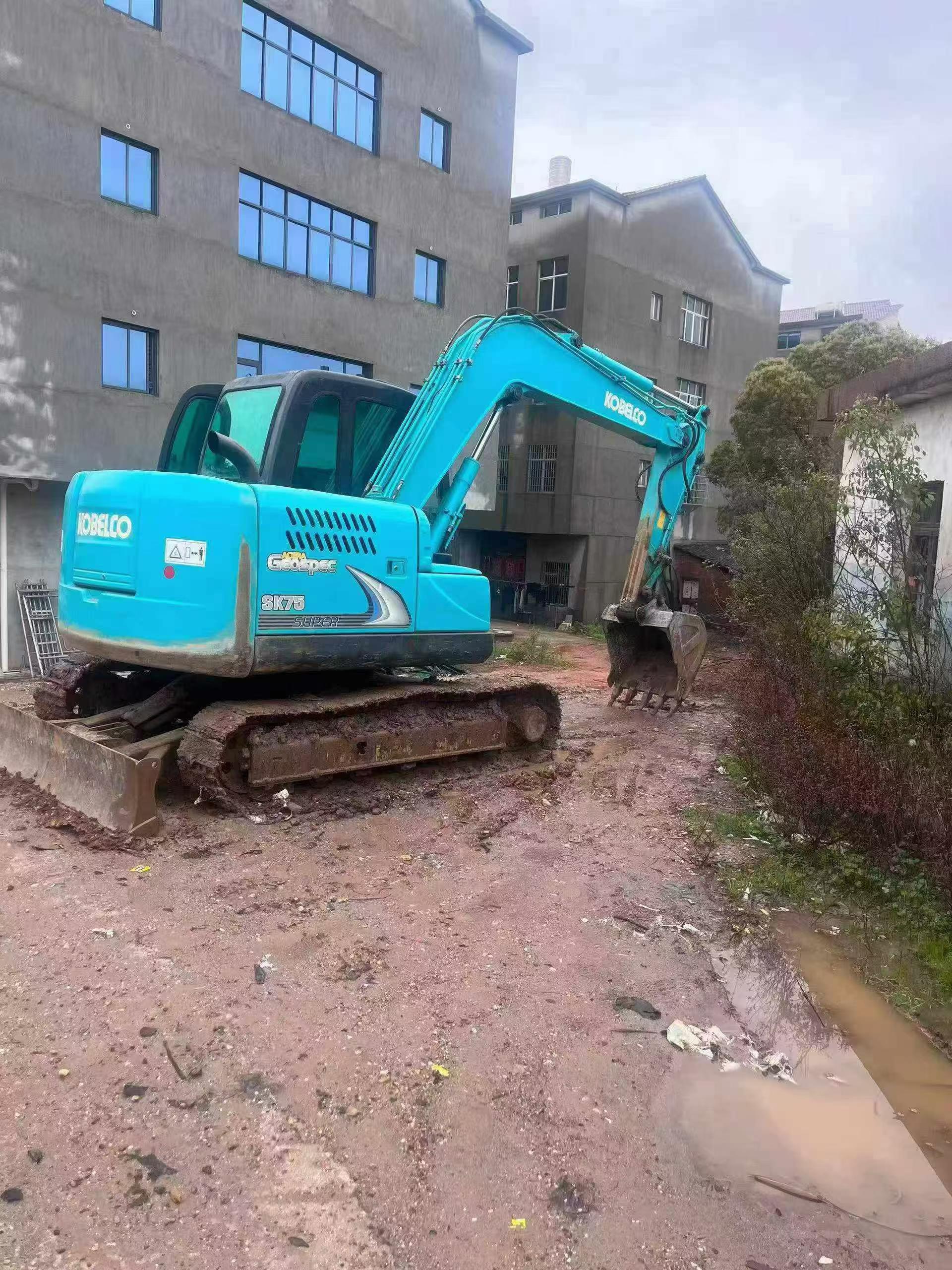 Buy Kobelco SK75 Used Excavator / 7