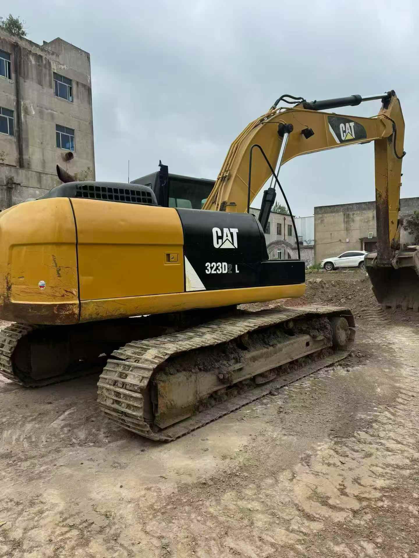 Buy Caterpillar 323D2L Used Excavator / 4