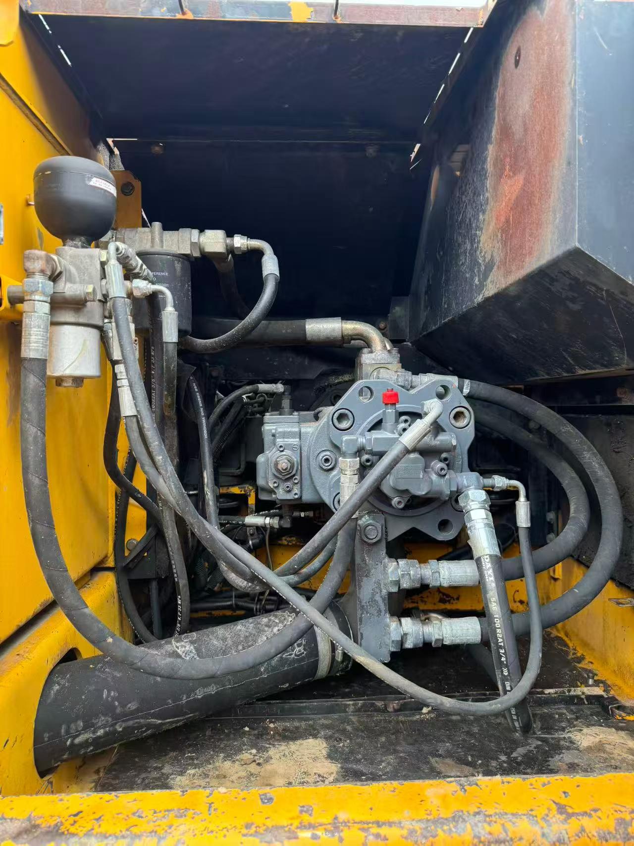 Buy Kato HD820V Used Excavator / 7