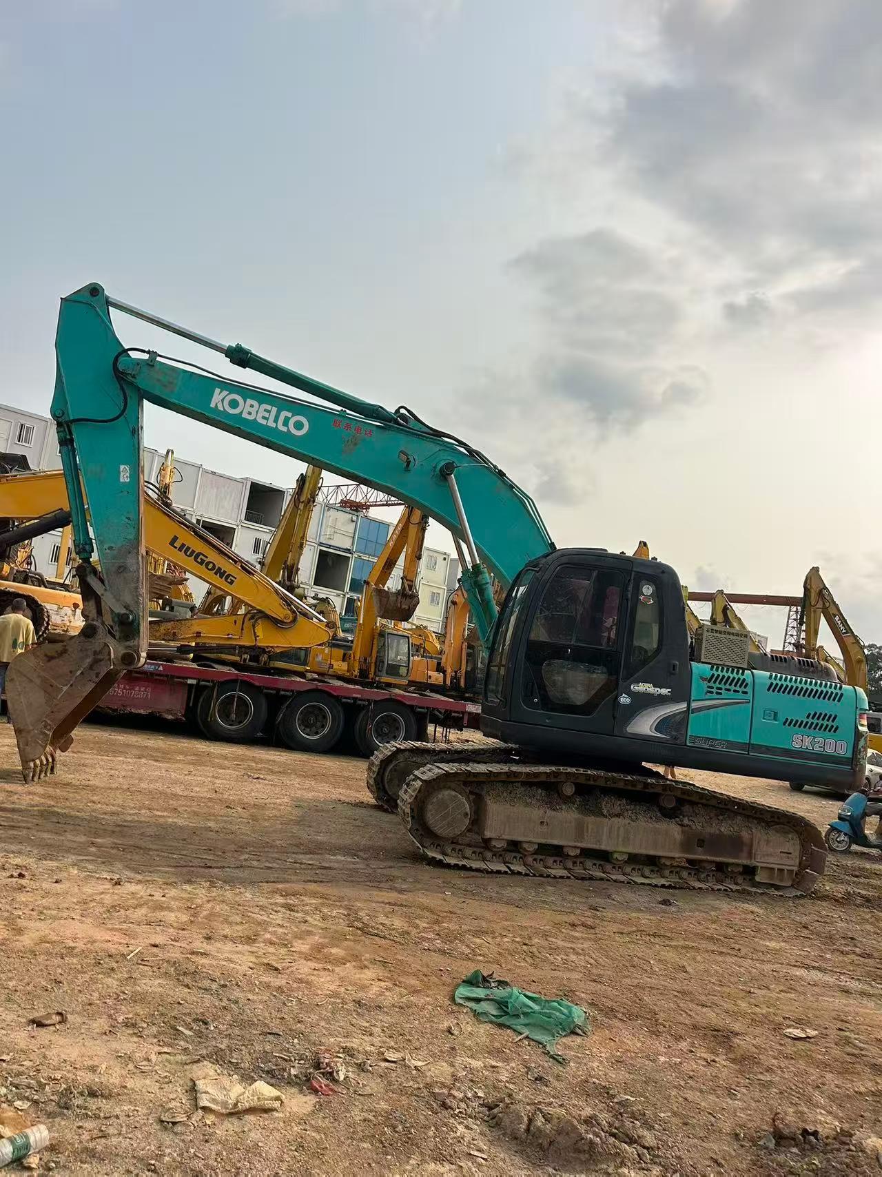 Buy Kobelco SK200-8 Used Excavator / 4