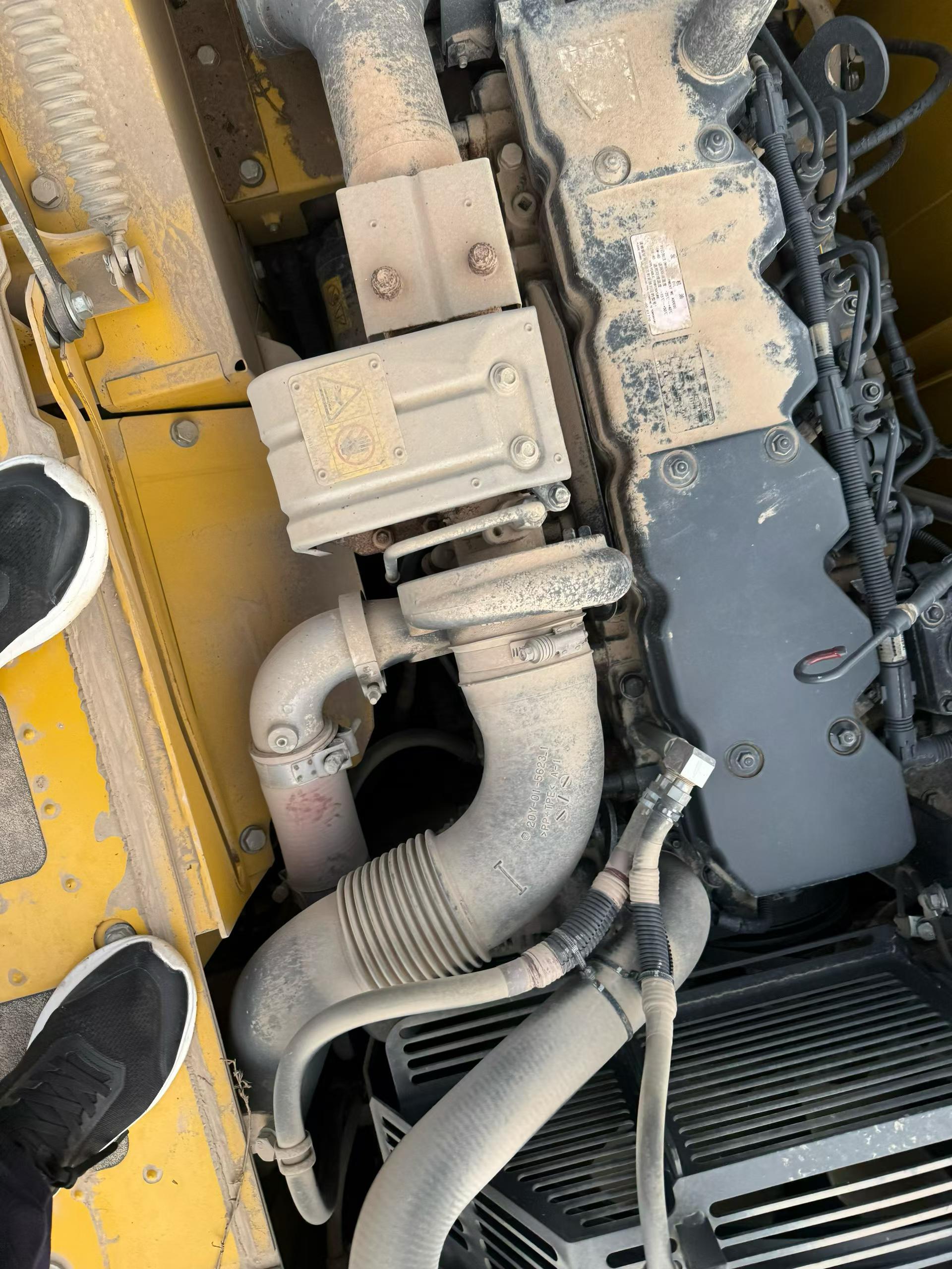 Buy Komatsu HB215LC-1 Used Excavator / 4