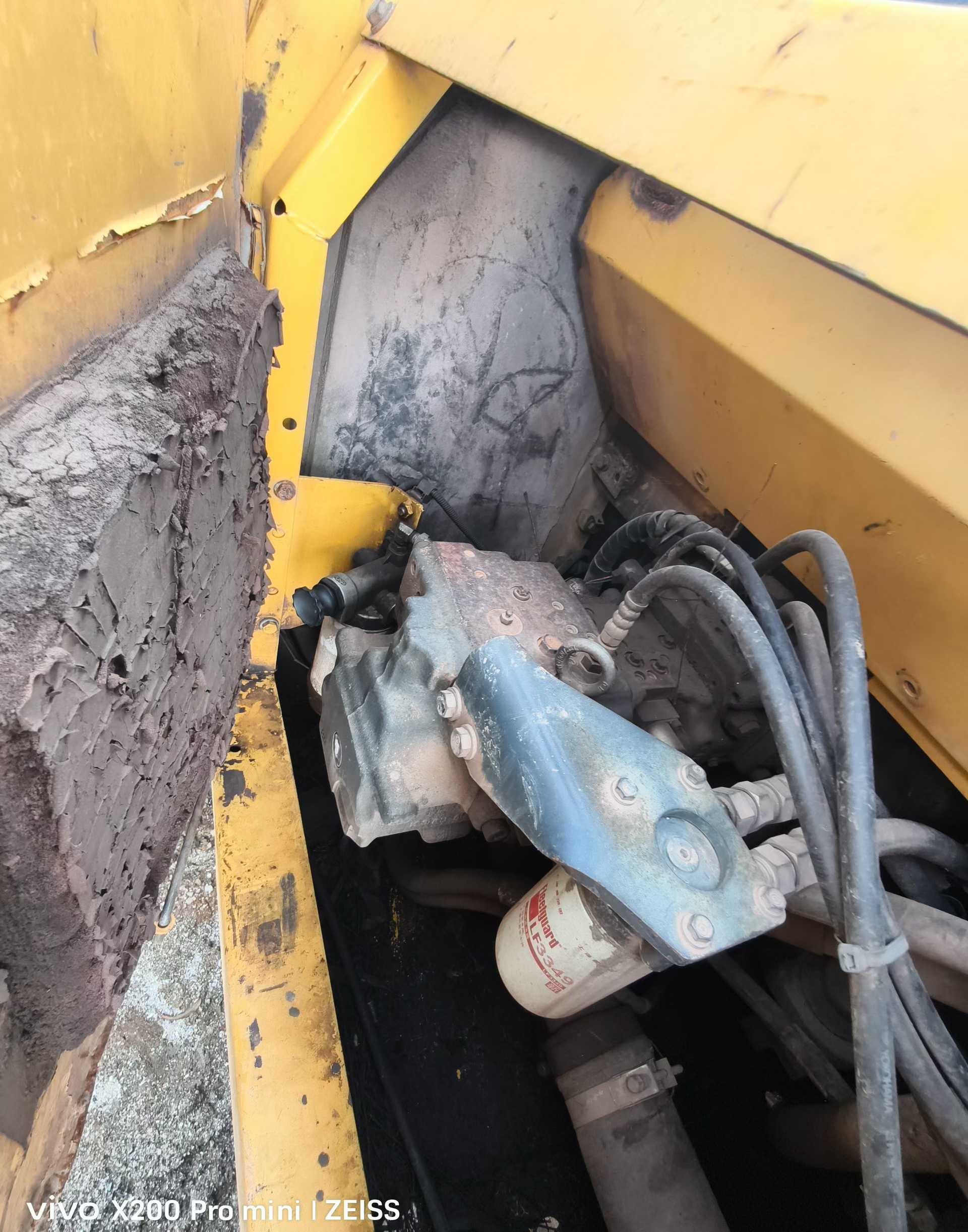 Buy Komatsu PC240-6 Used Excavator / 2