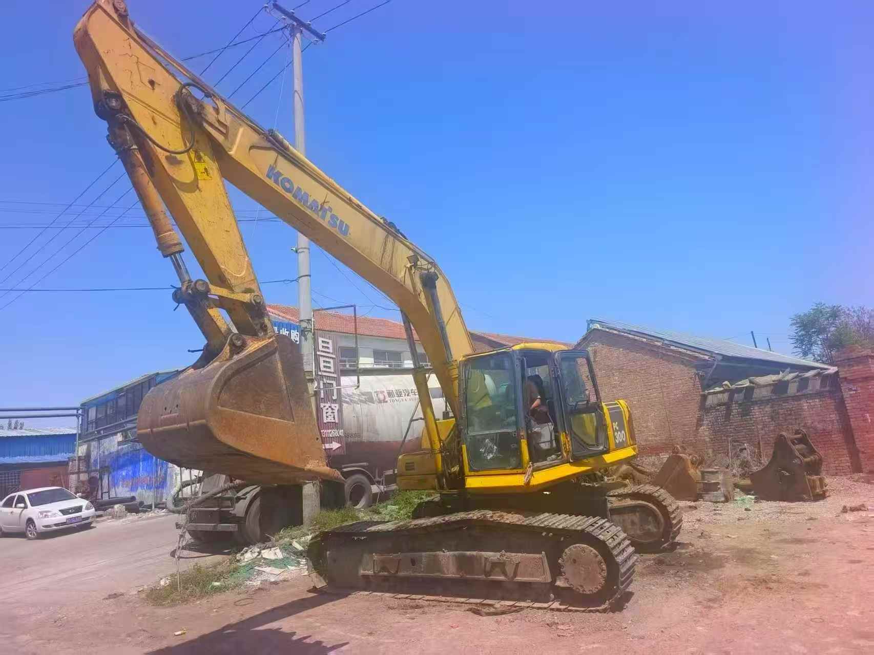 Buy Komatsu PC270-7 Used Excavator / 3