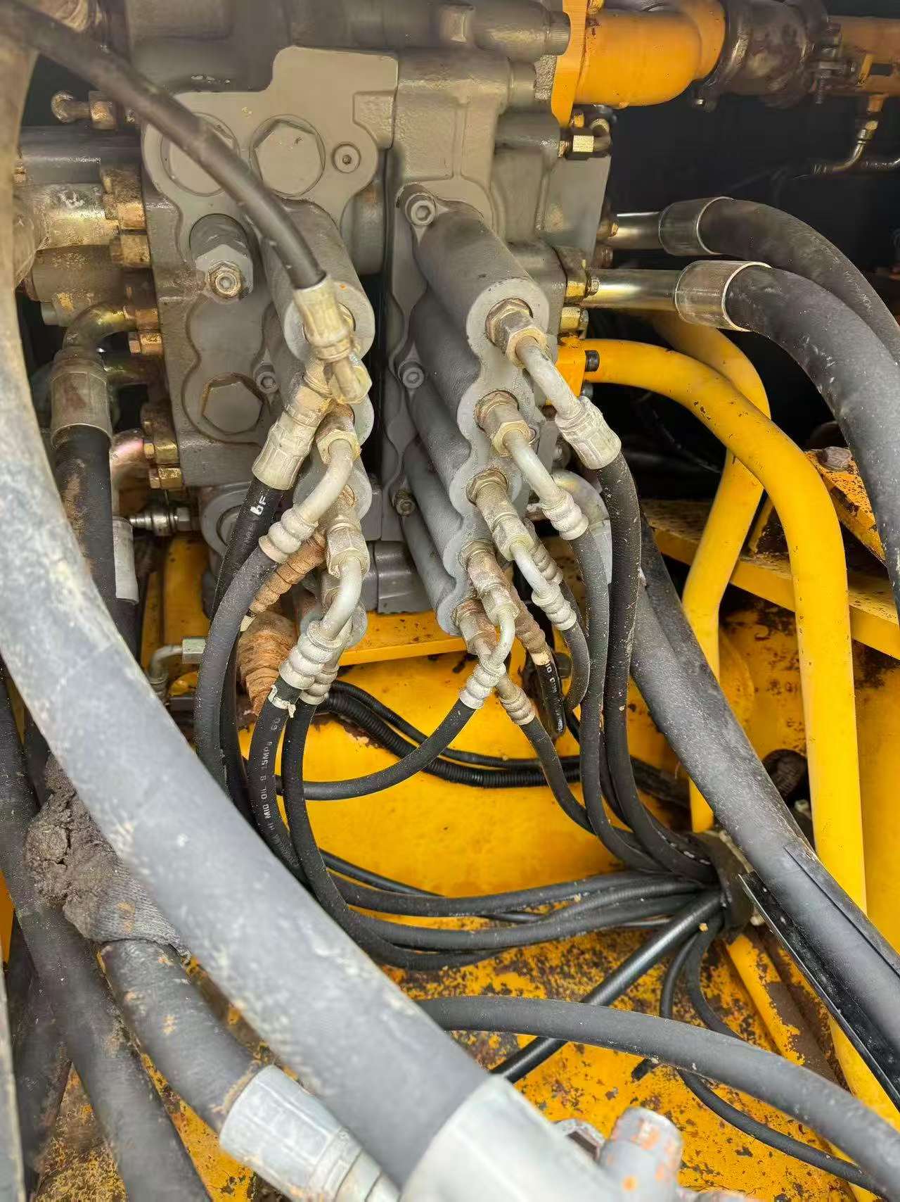 Buy Kato HD1430-7 Used Excavator / 8