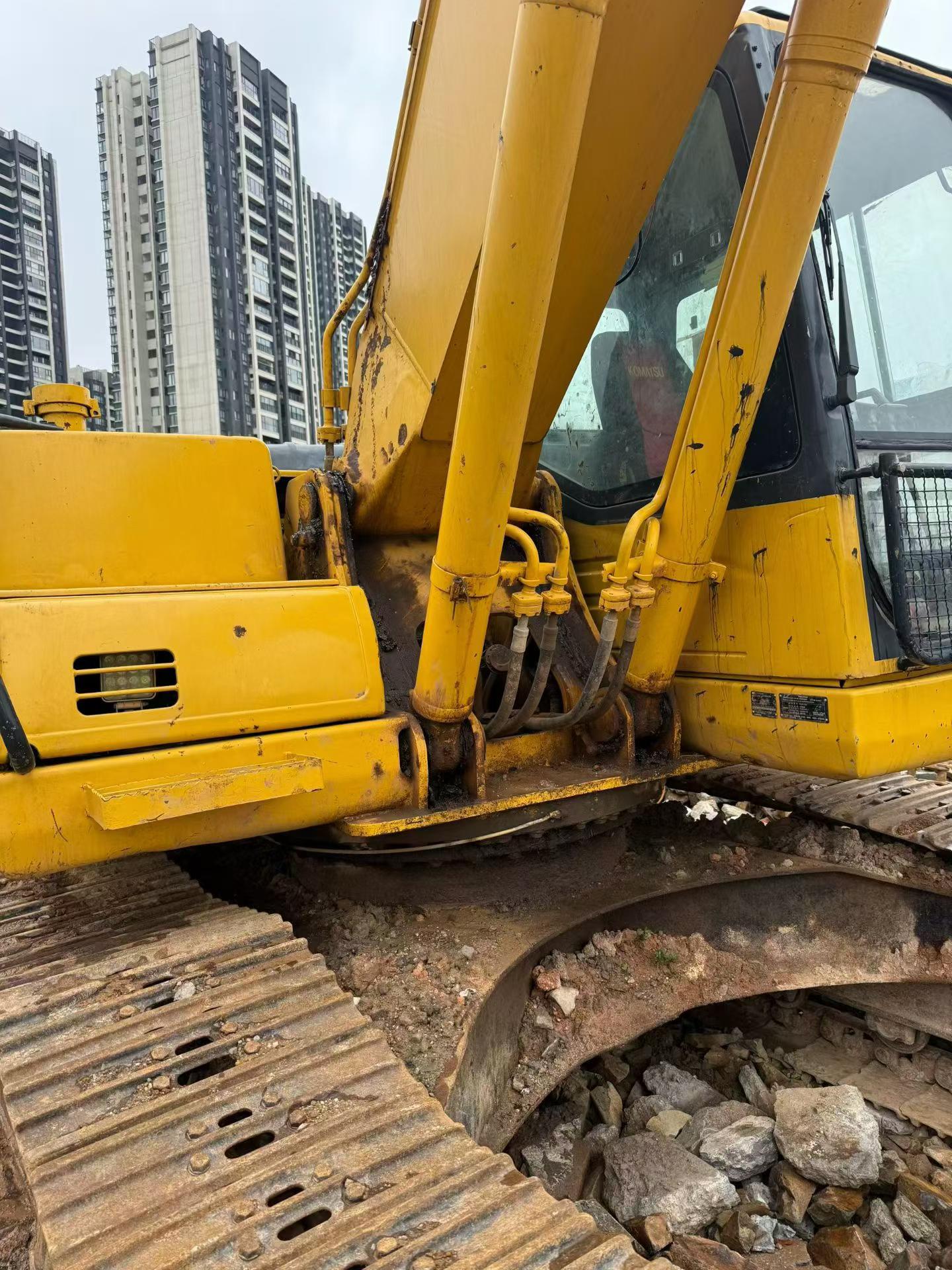 Buy Komatsu PC200-7 Used Excavator / 6