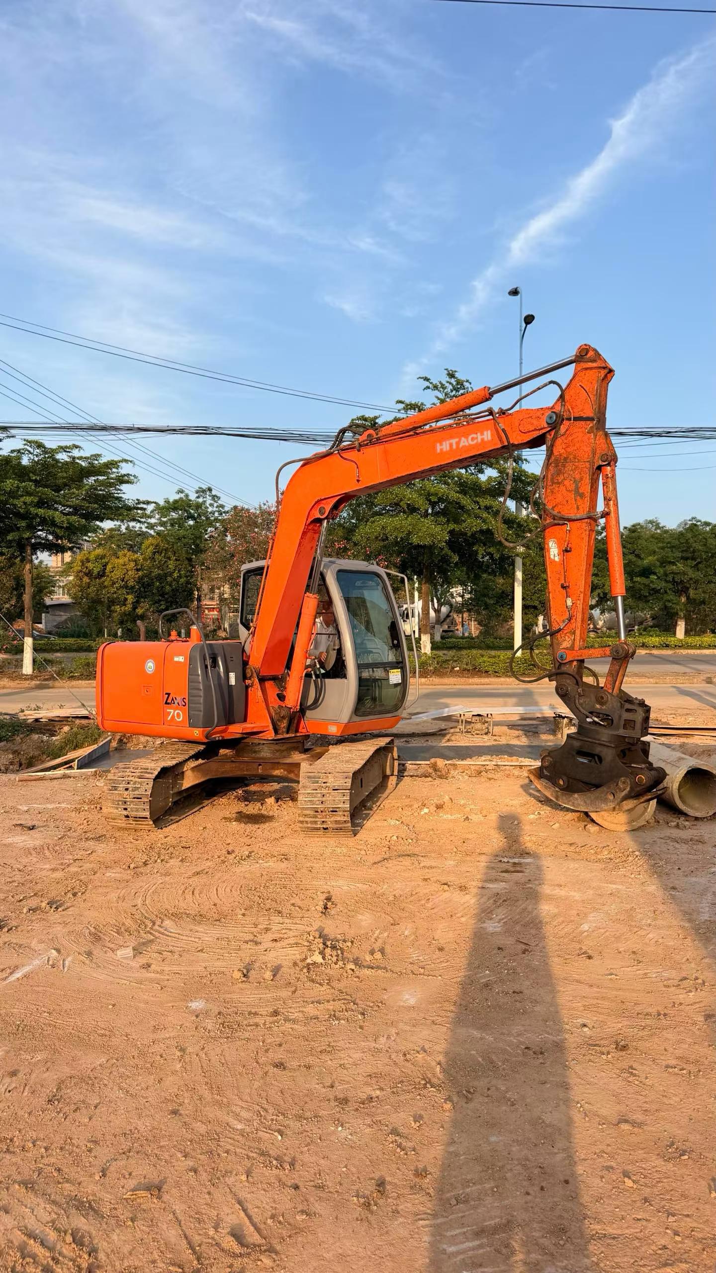 Buy Hitachi EX70 Used Excavator / 2
