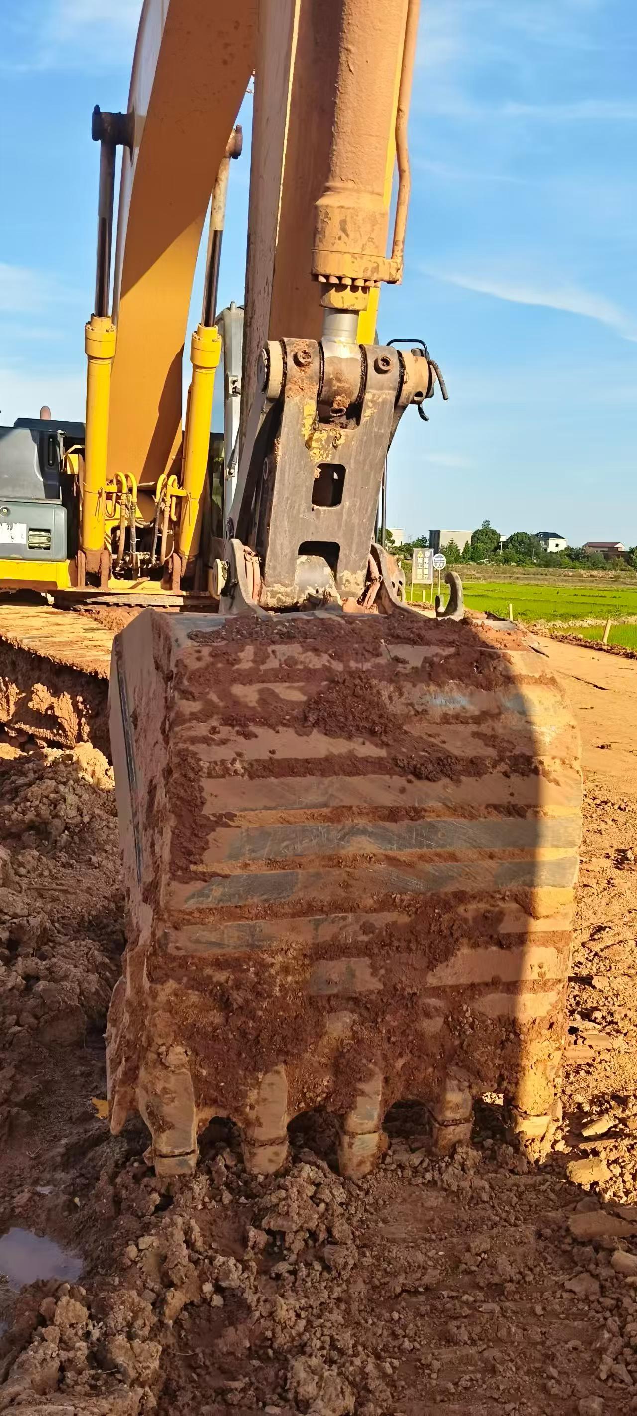 Buy Sumitomo SH200A5 Used Excavator / 3