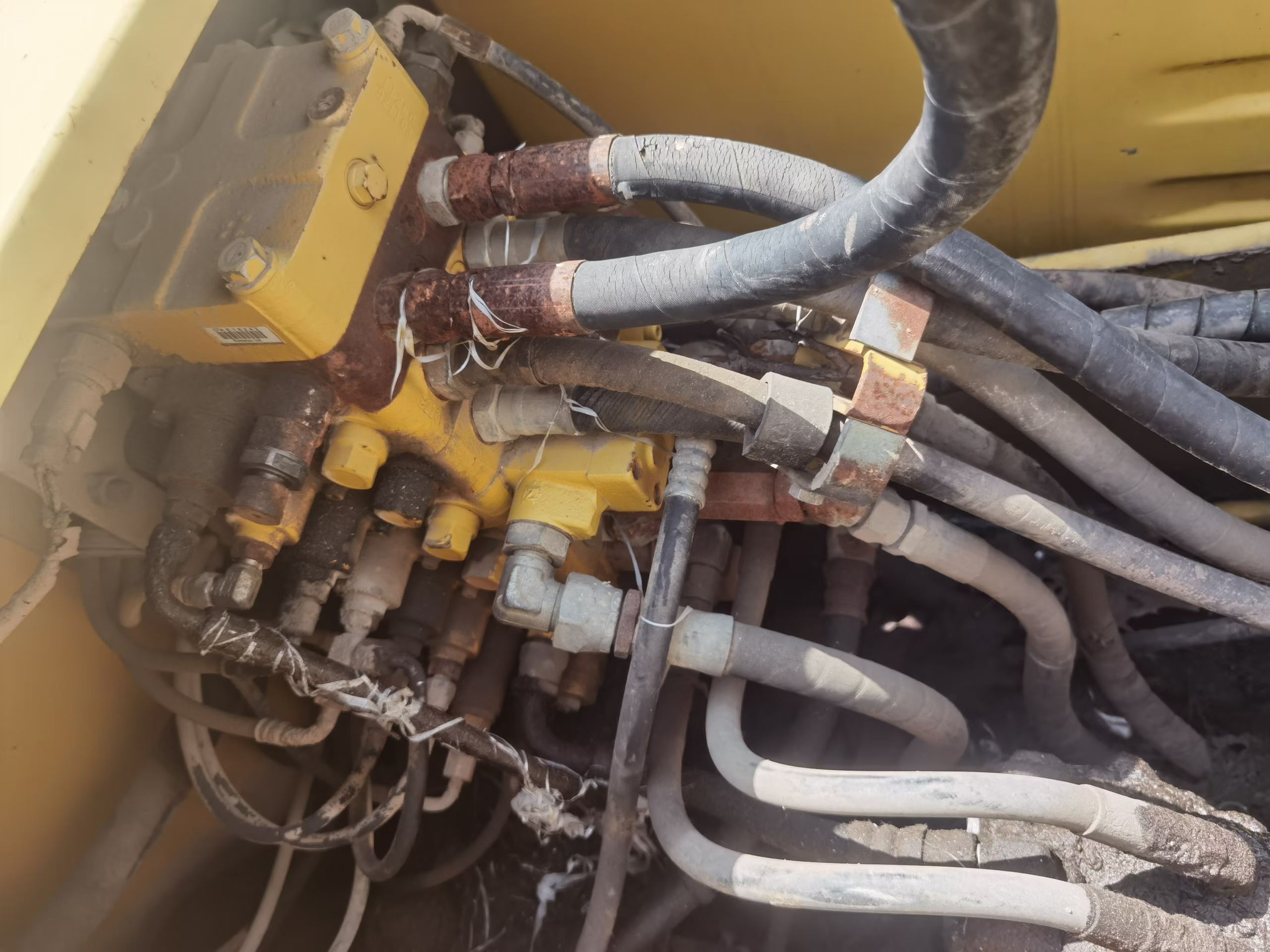 Buy Komatsu PC130-7 Used Excavator / 4