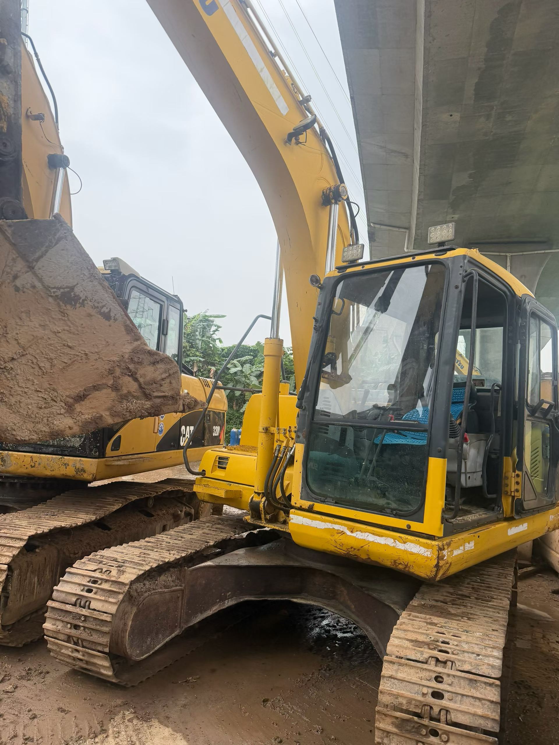 Buy Komatsu PC130-7 Used Excavator / 4