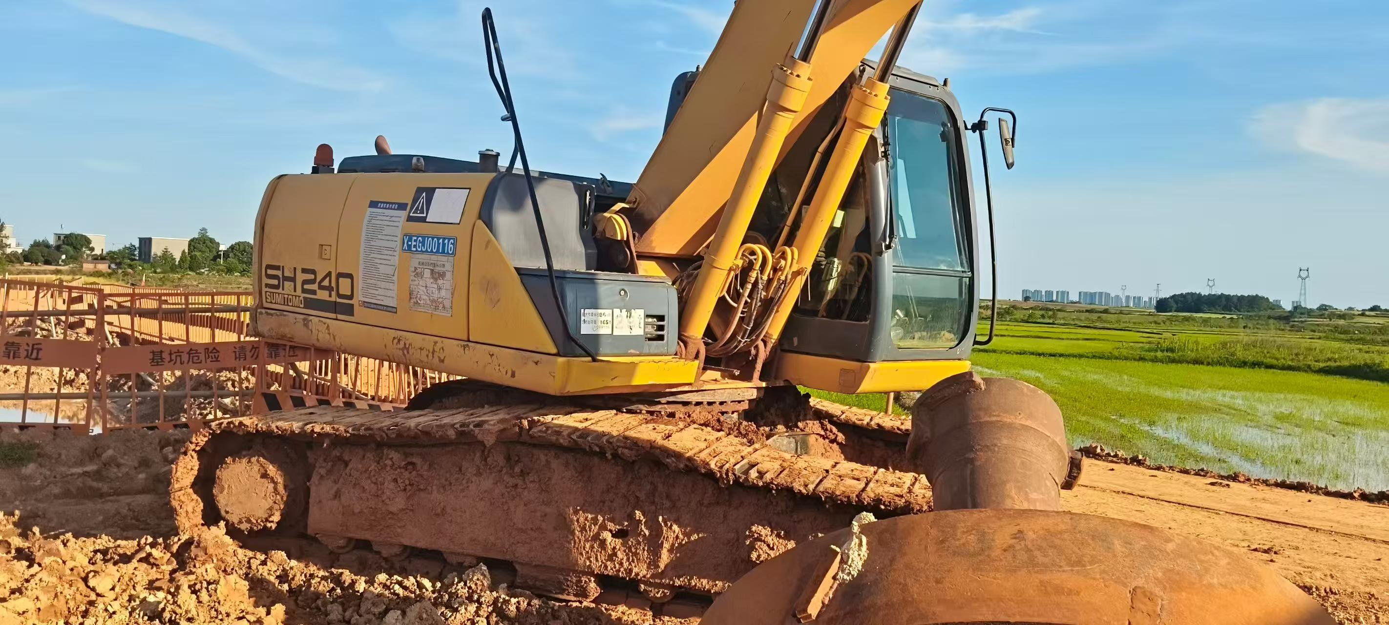 Buy Sumitomo SH200A5 Used Excavator / 2