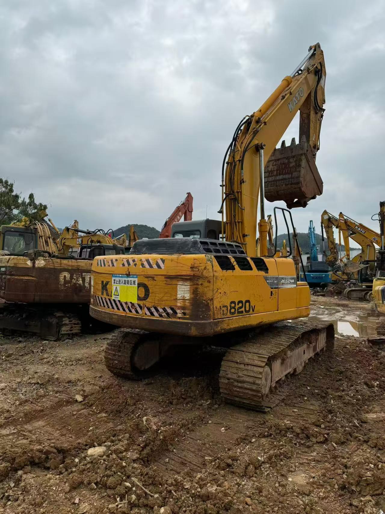 Buy Kato HD820V Used Excavator / 9