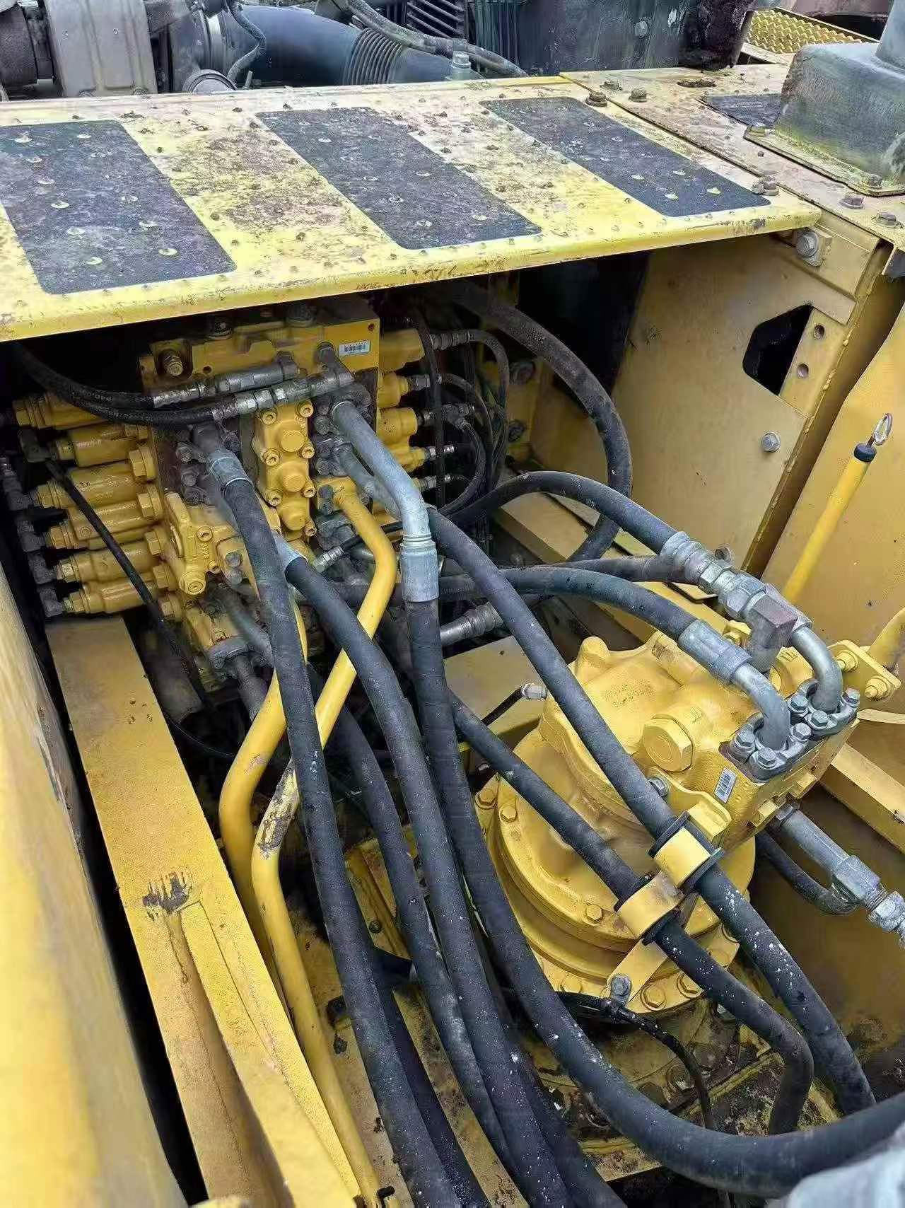 Buy Komatsu PC240-6 Used Excavator / 2