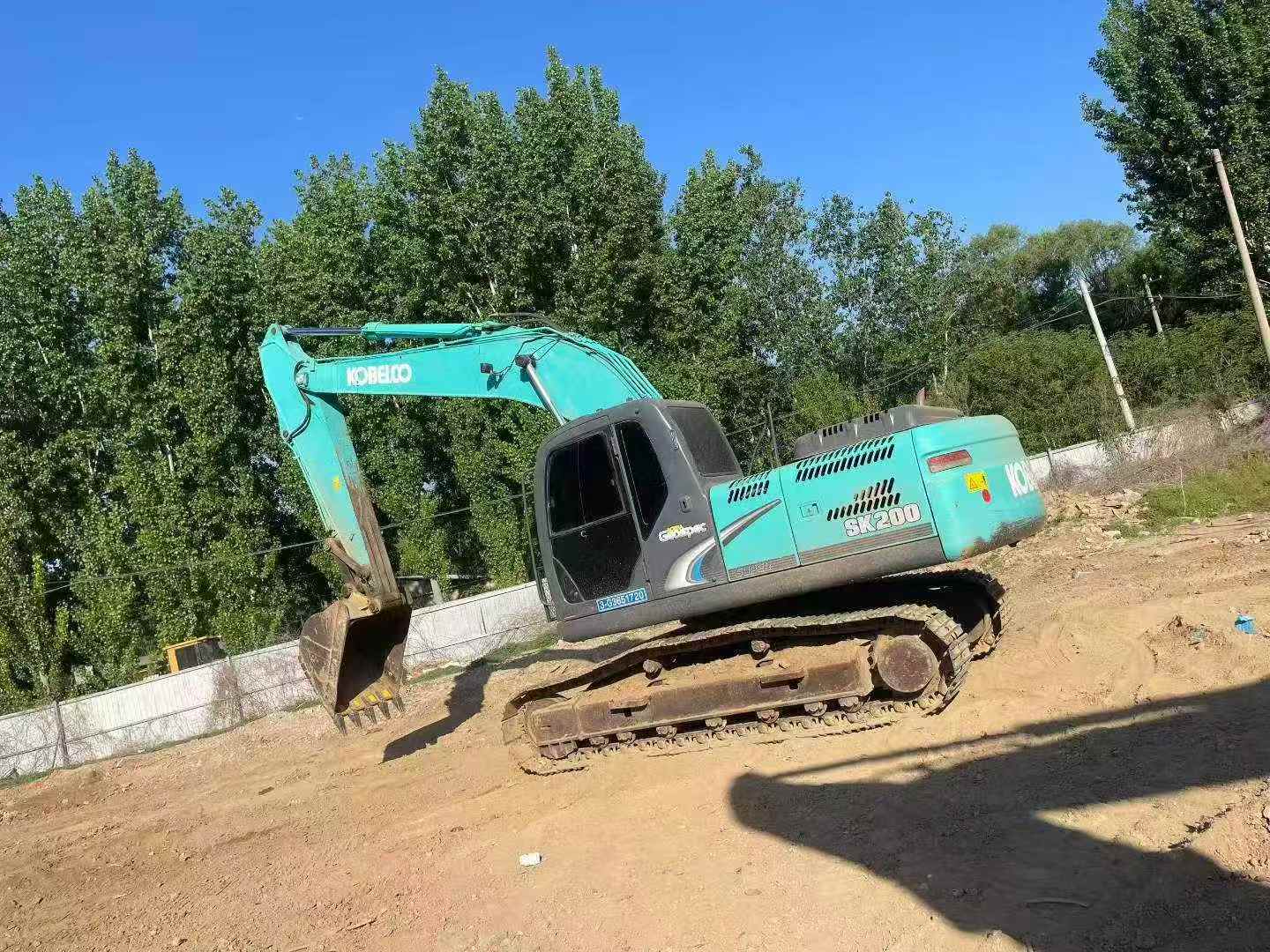 Buy Kobelco SK200 Used Excavator / 3