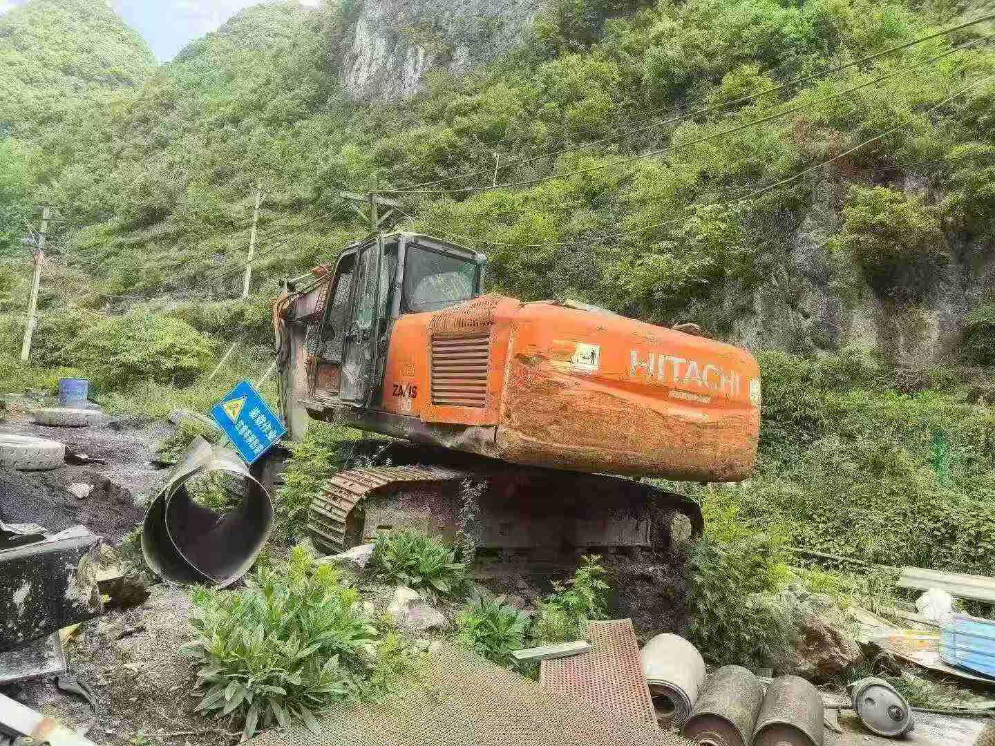Buy Hitachi EX200-3 Used Excavator / 3