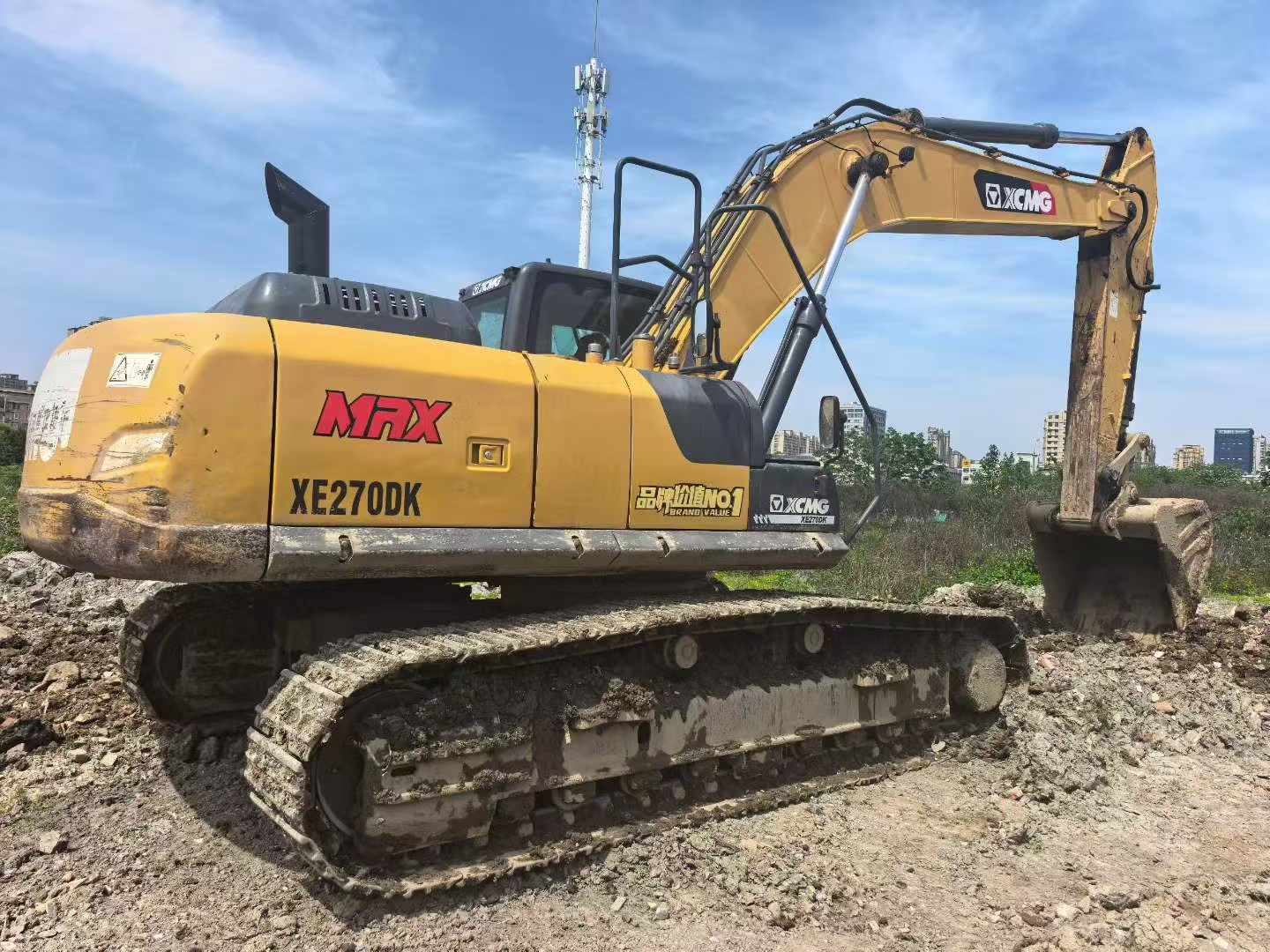Buy XCMG XE270DK Used Excavator / 4