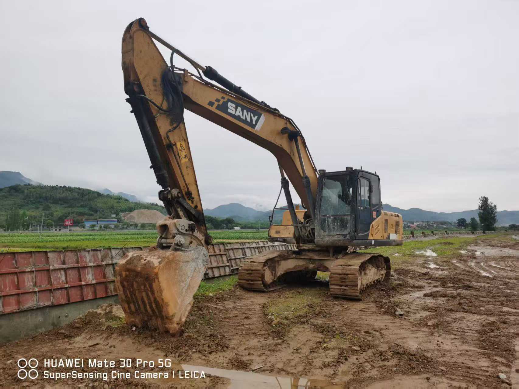 Buy Sany SY200C Used Excavator / 3