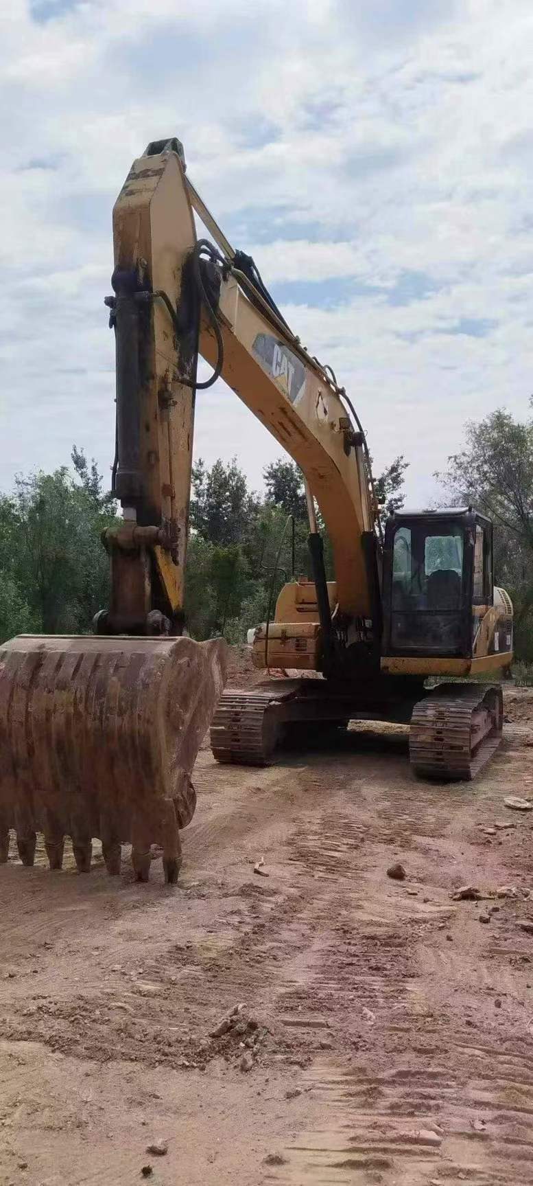 Buy Caterpillar 320D Used Excavator / 2
