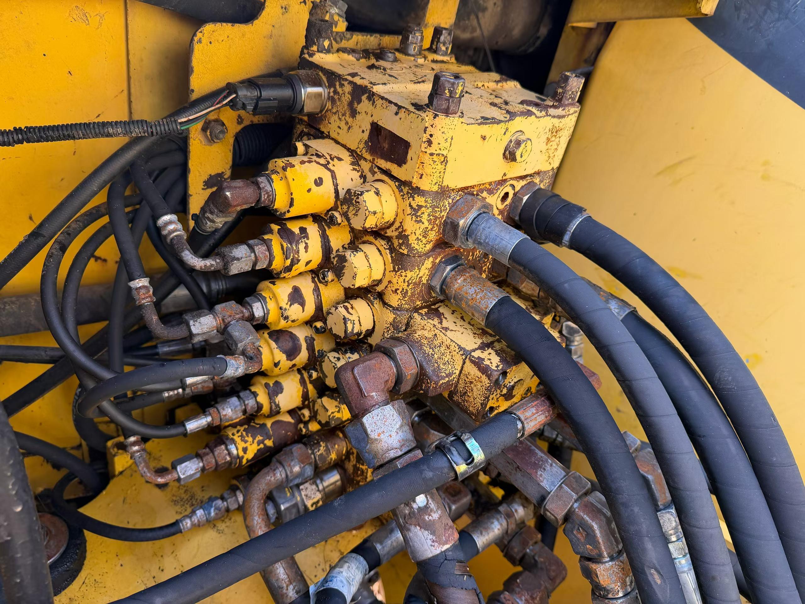 شراء حفارة Komatsu PC130-7 مستعملة / 6