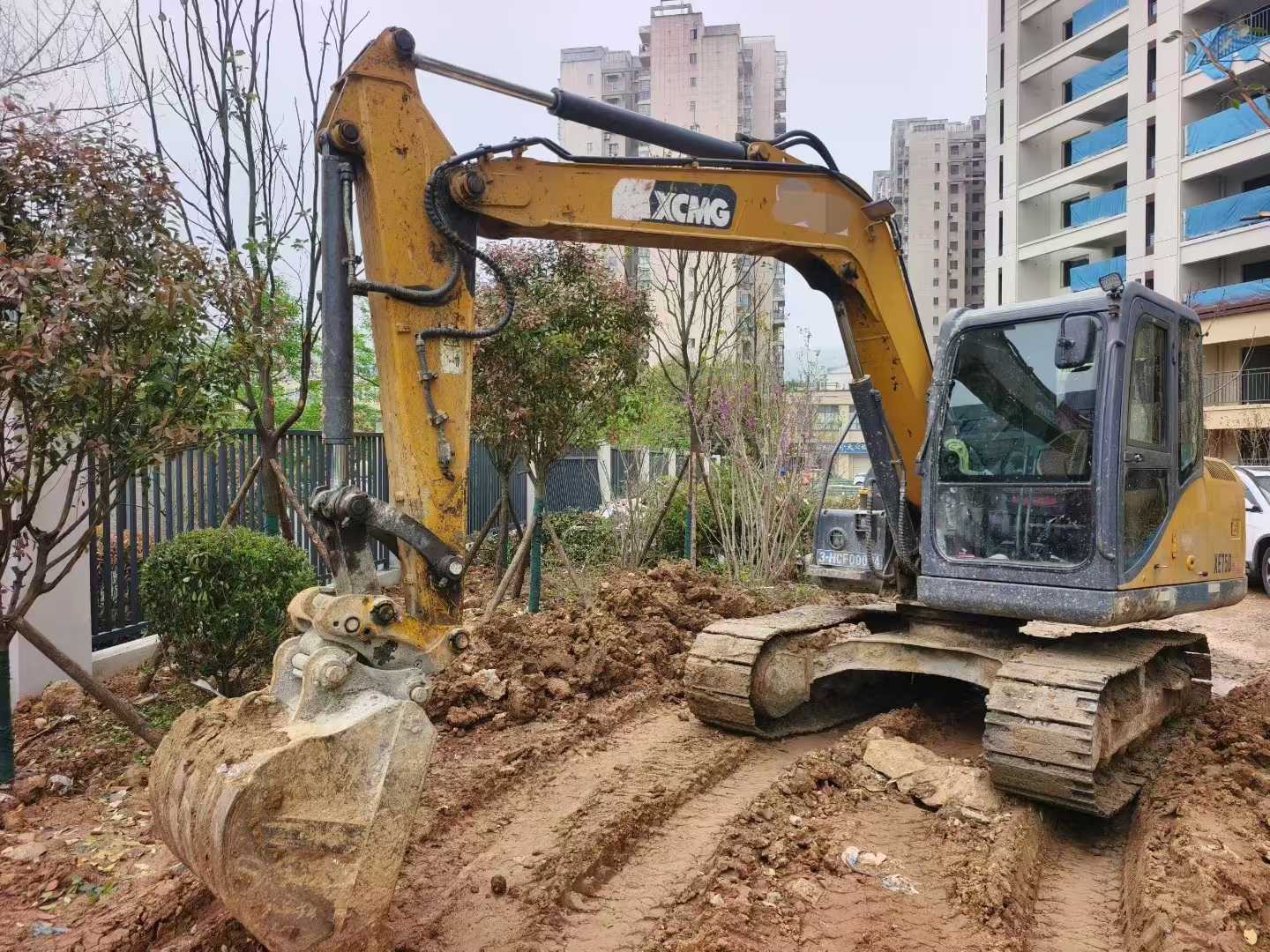 Buy XCMG XE75C Used Excavator / 2