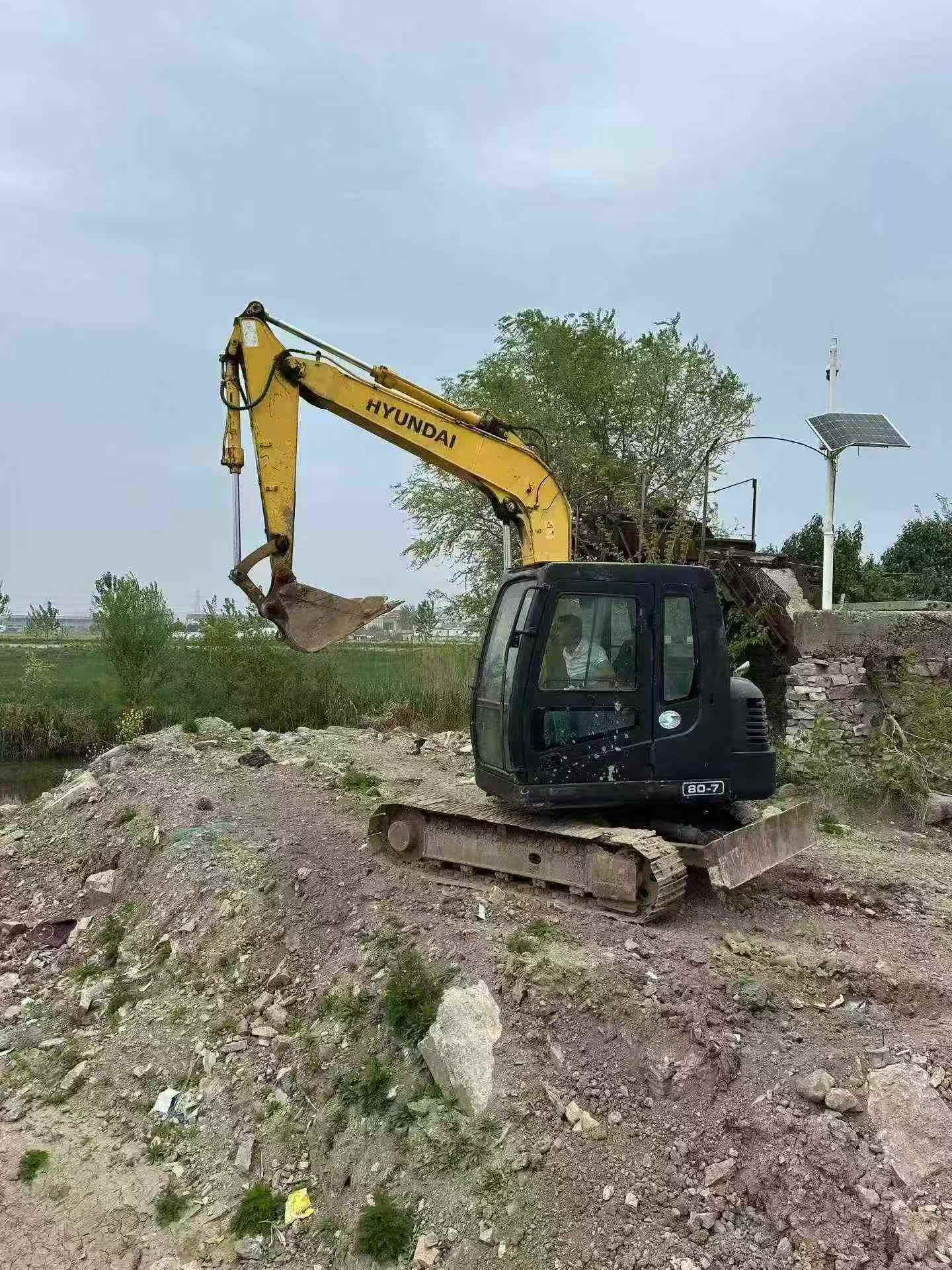 Buy Hyundai R80G Used Excavator / 2