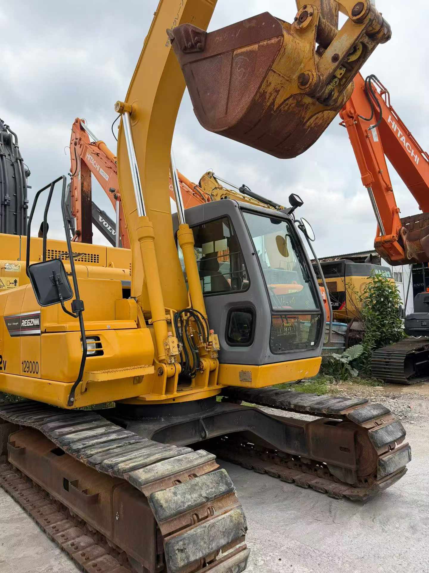 Buy Kato HD512 Used Excavator / 3