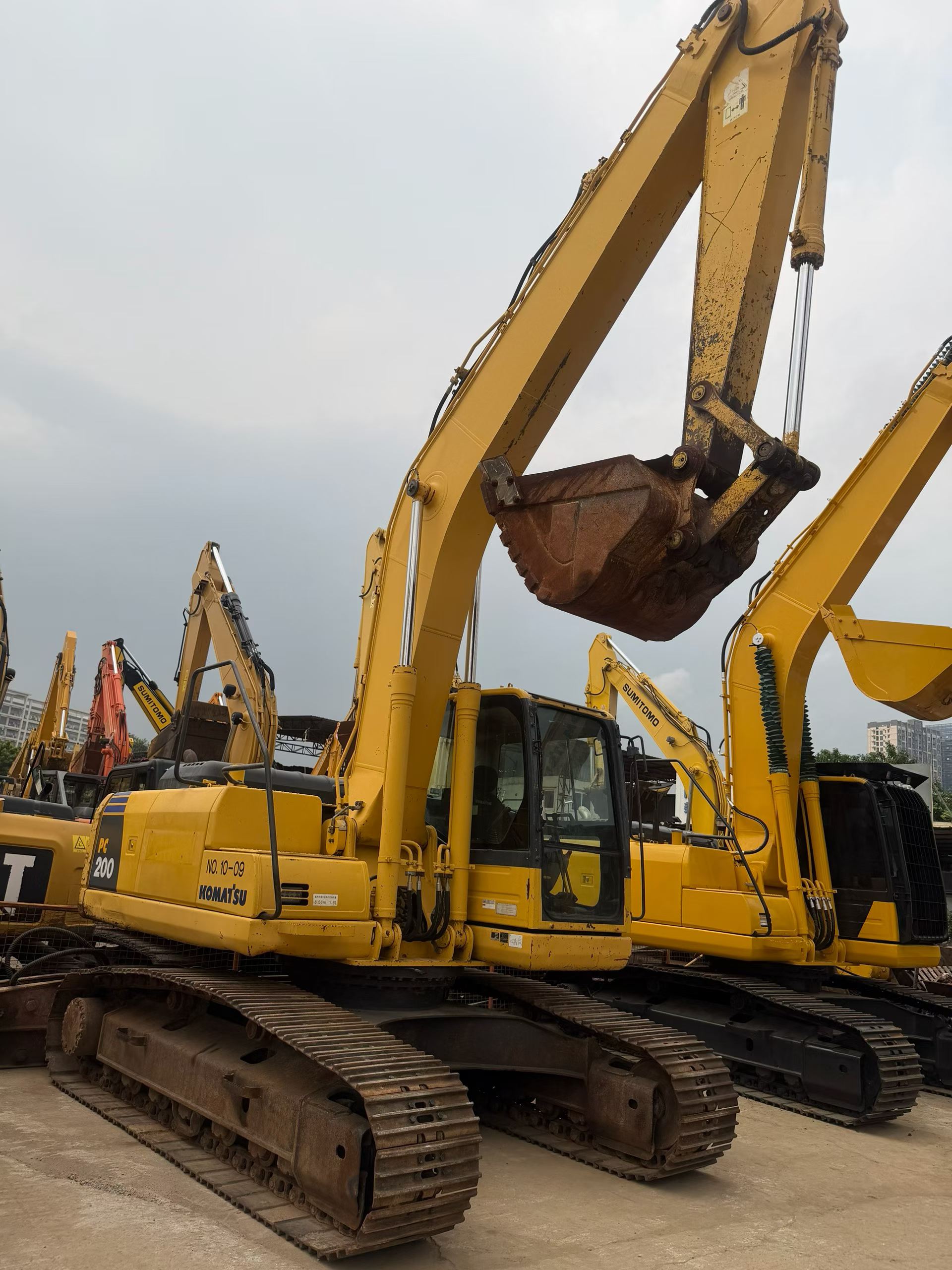 Buy Komatsu PC200-8 Used Excavator / 4