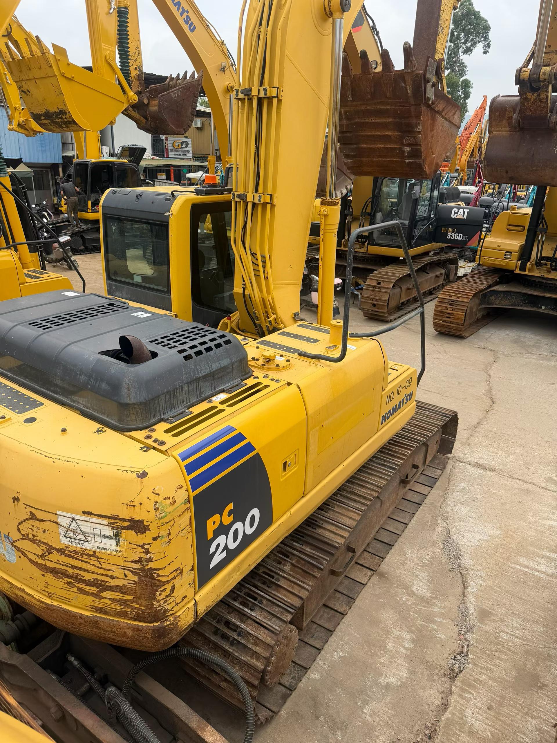 Buy Komatsu PC200-8 Used Excavator / 8
