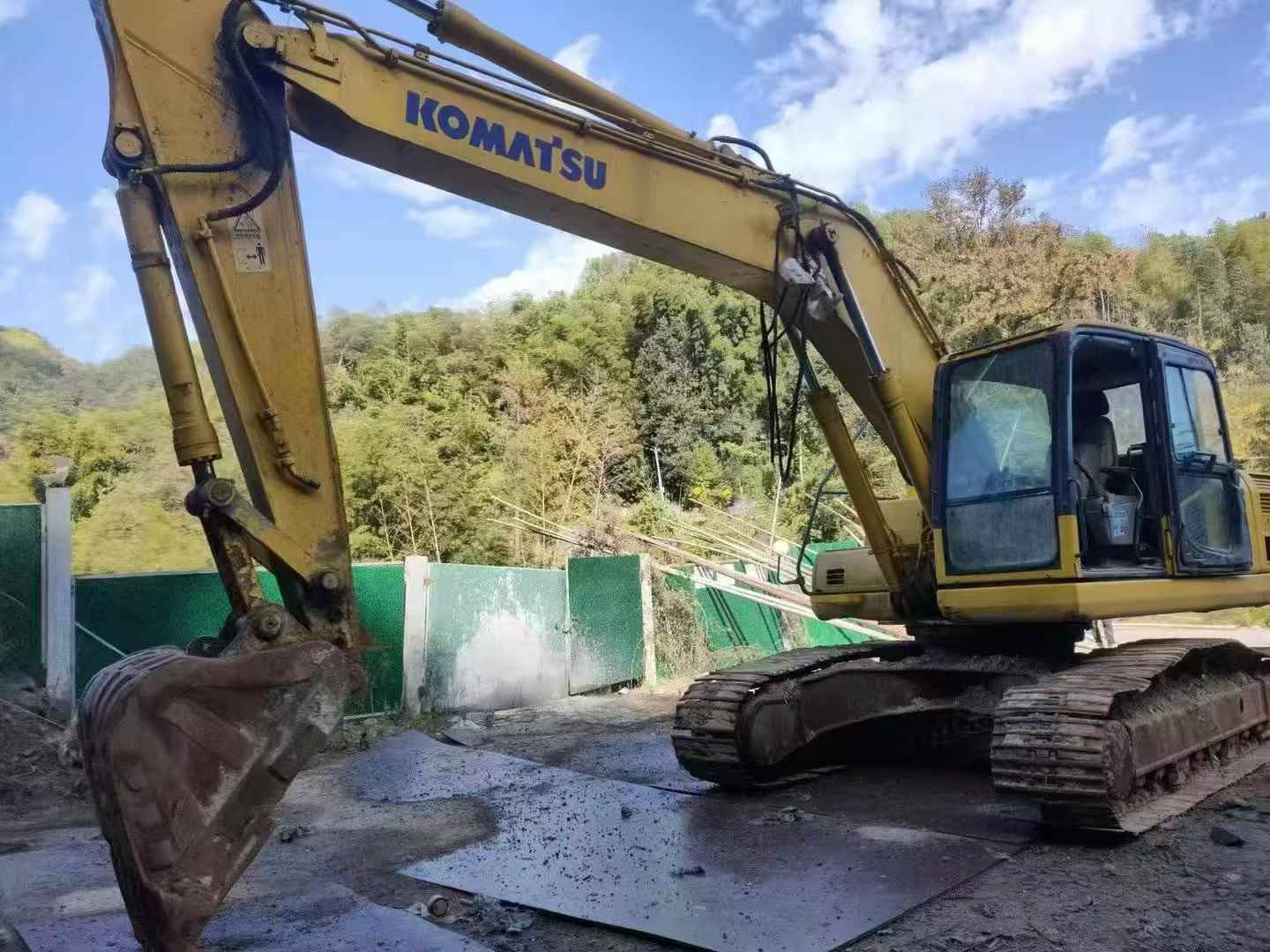 Buy Komatsu PC220-8 Used Excavator / 3